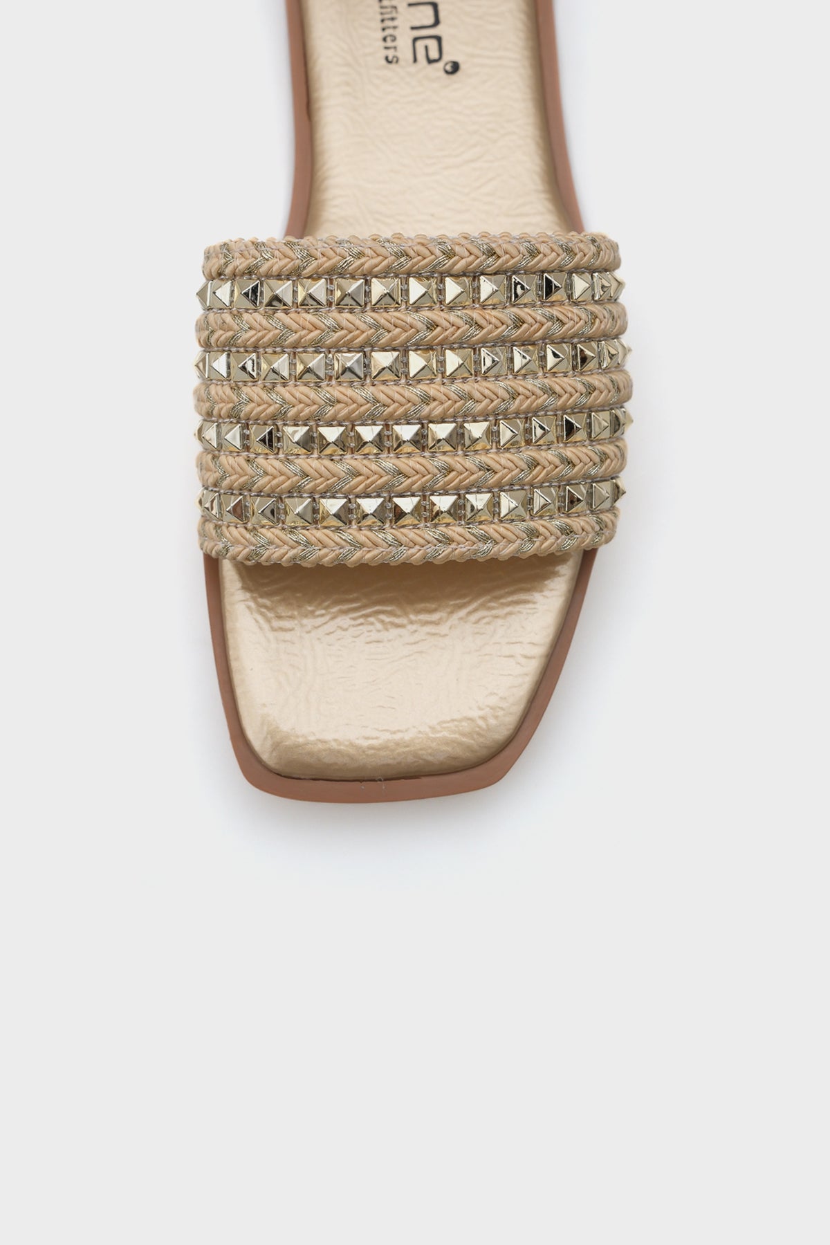 Kourtney Düz Topuklu Küt Burunlu Metal Aksesuarlı Hasır Kadın Terlik