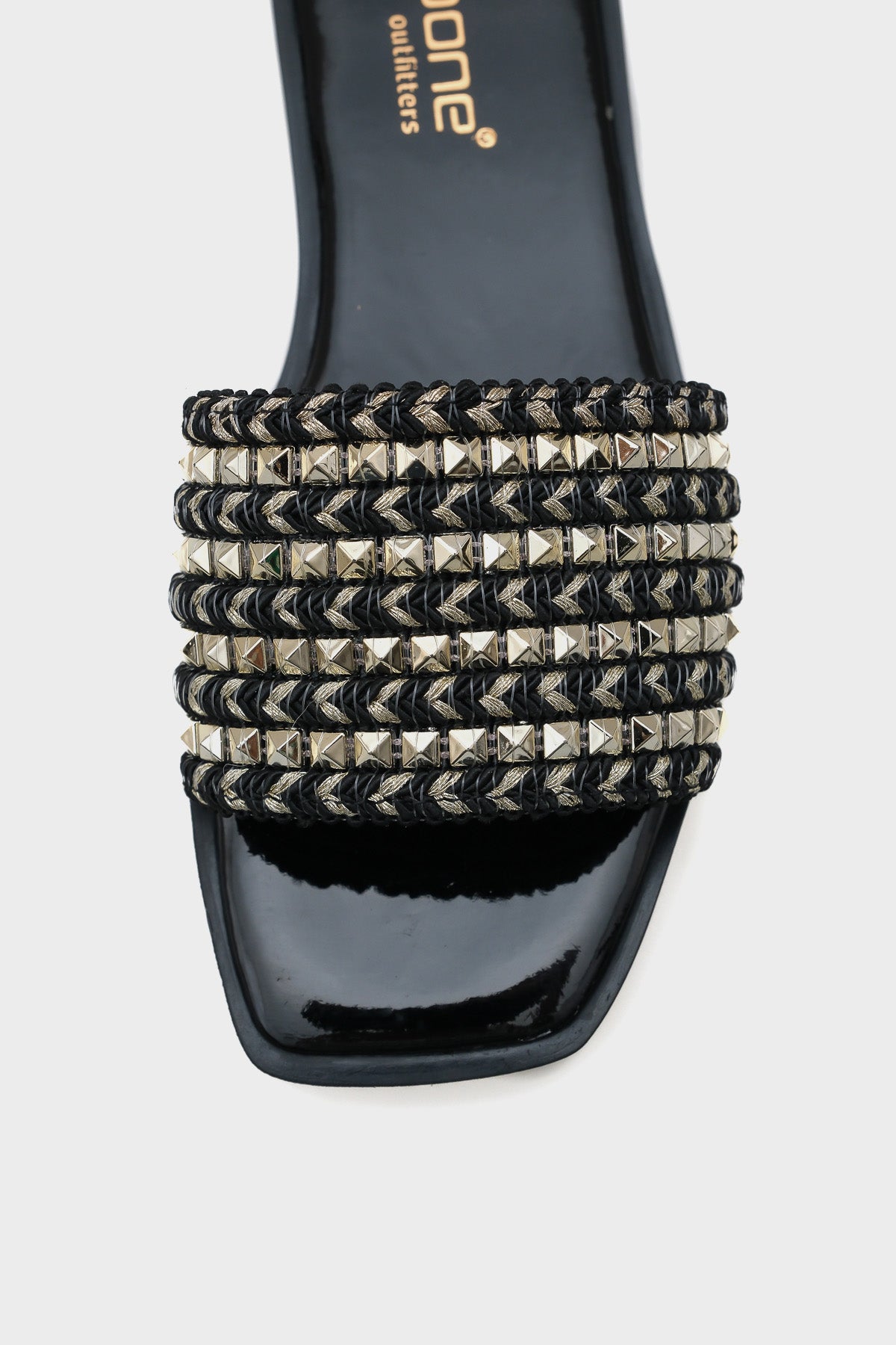 Kourtney Düz Topuklu Küt Burunlu Metal Aksesuarlı Hasır Kadın Terlik