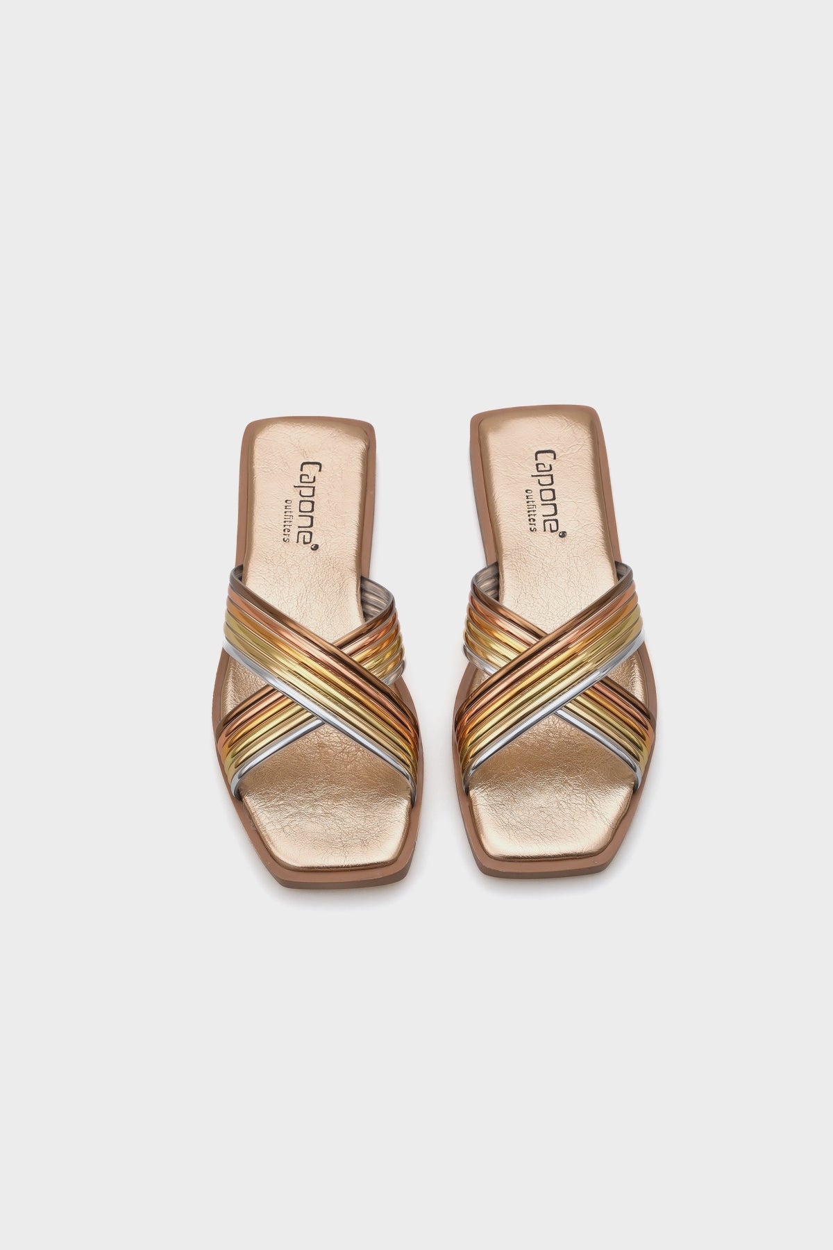 Kylie Düz Topuklu Küt Burunlu Metal Aksesuarlı Çapraz Bantlı Hasır Kadın Terlik