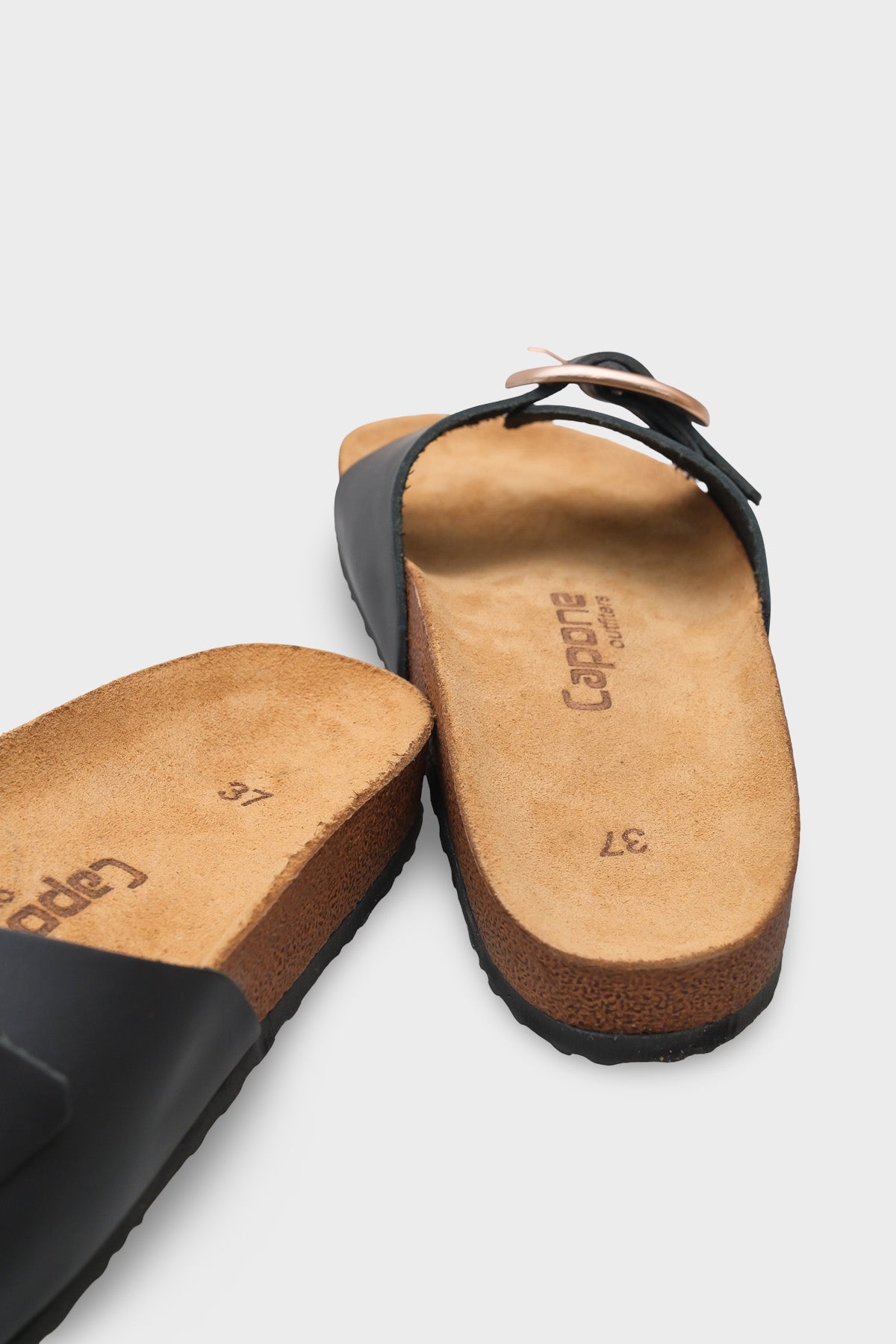 Lee Büyük Tokalı Anatomik Mantar Tabanlı Deri Terlik