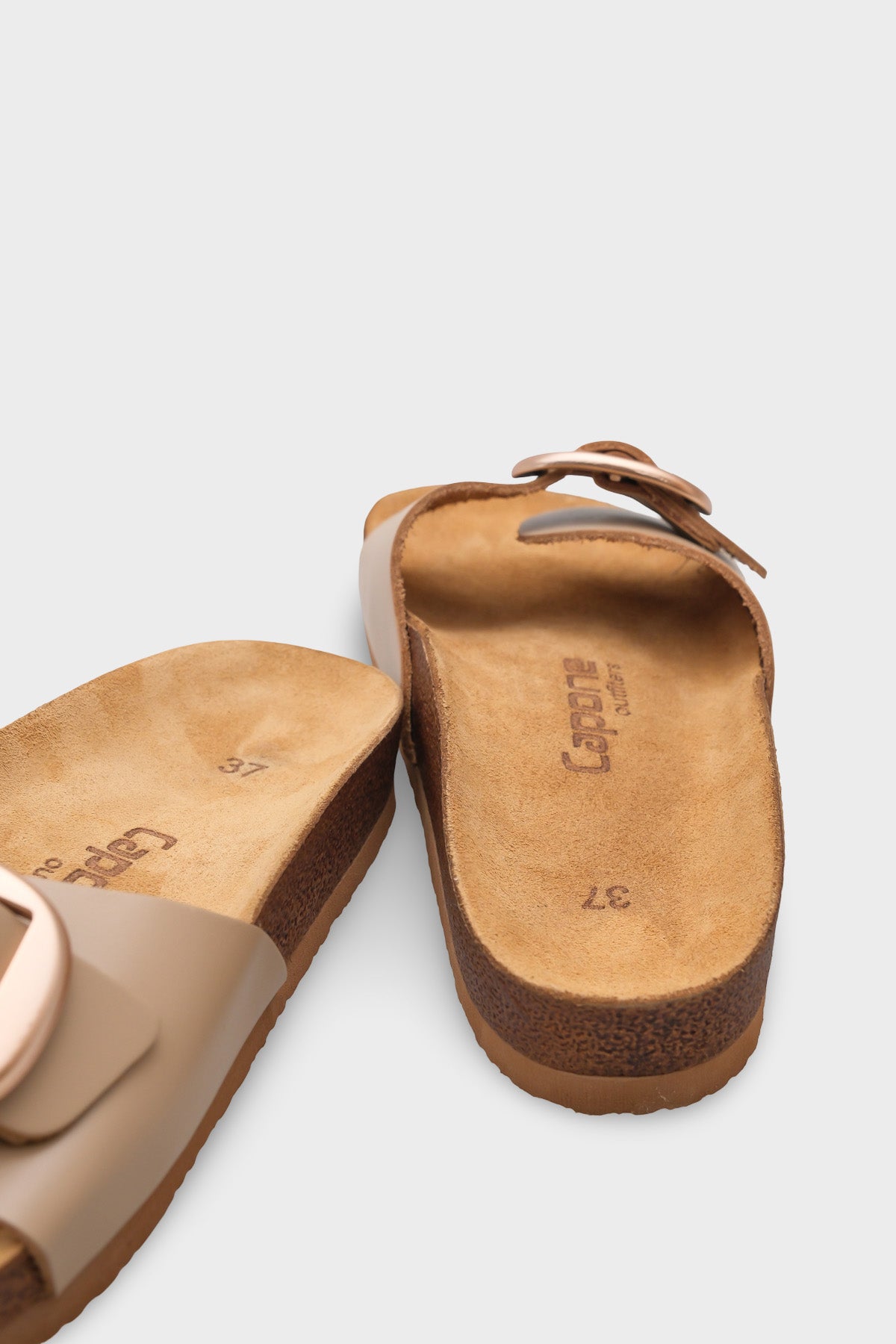 Lee Büyük Tokalı Anatomik Mantar Tabanlı Deri Terlik