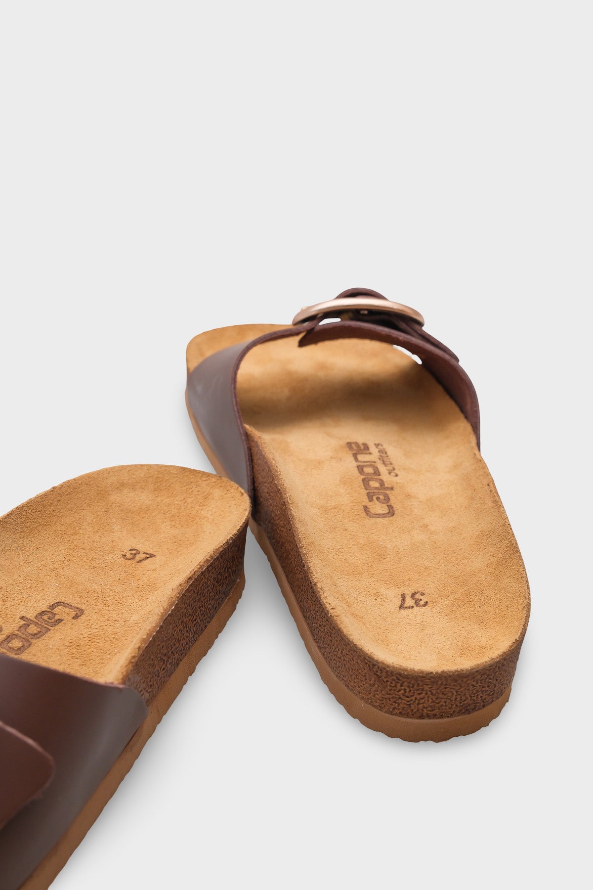 Lee Büyük Tokalı Anatomik Mantar Tabanlı Deri Terlik