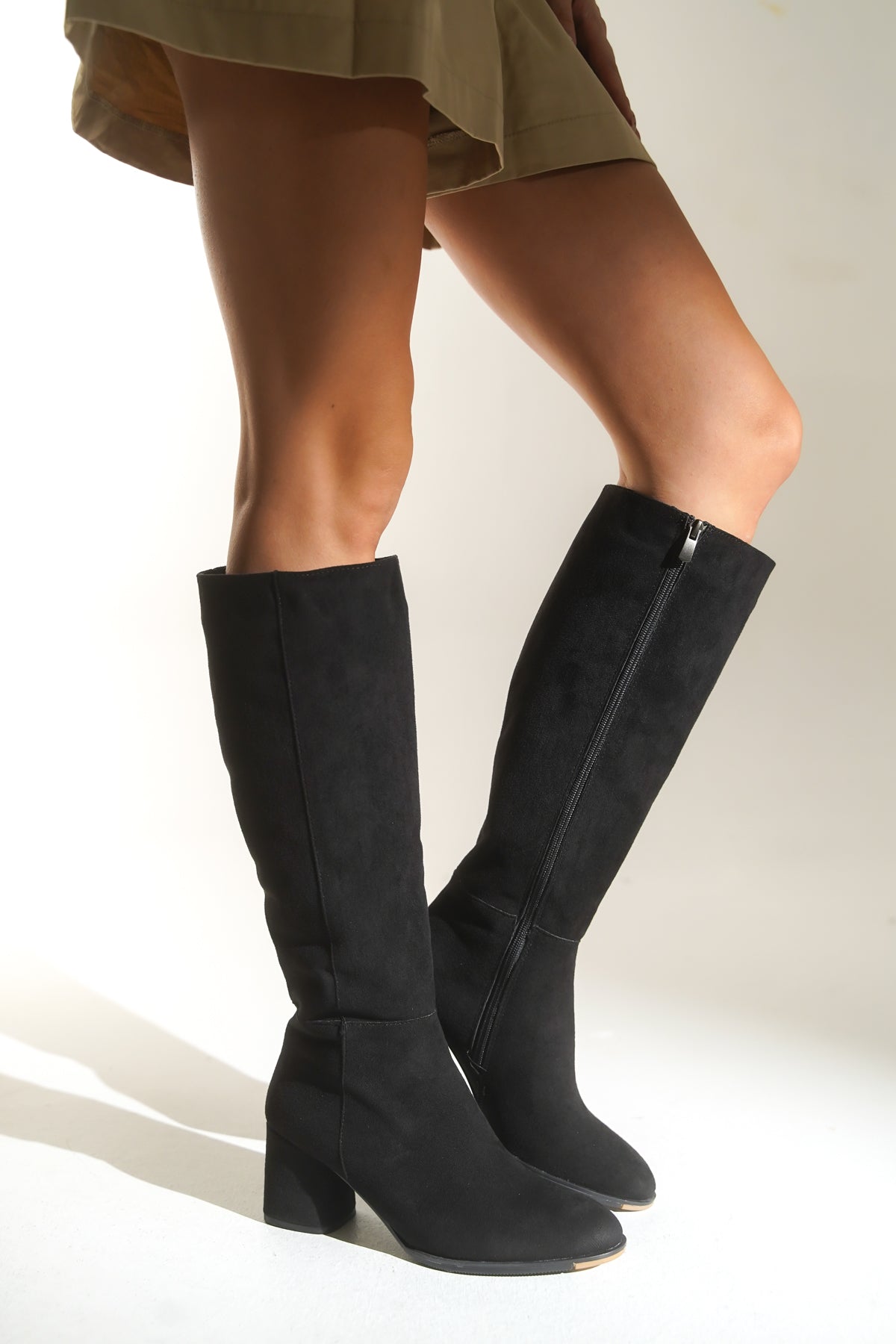 Cathrine Oval Burunlu Yandan Fermuarlı Topuklu Süet Kadın Çizme