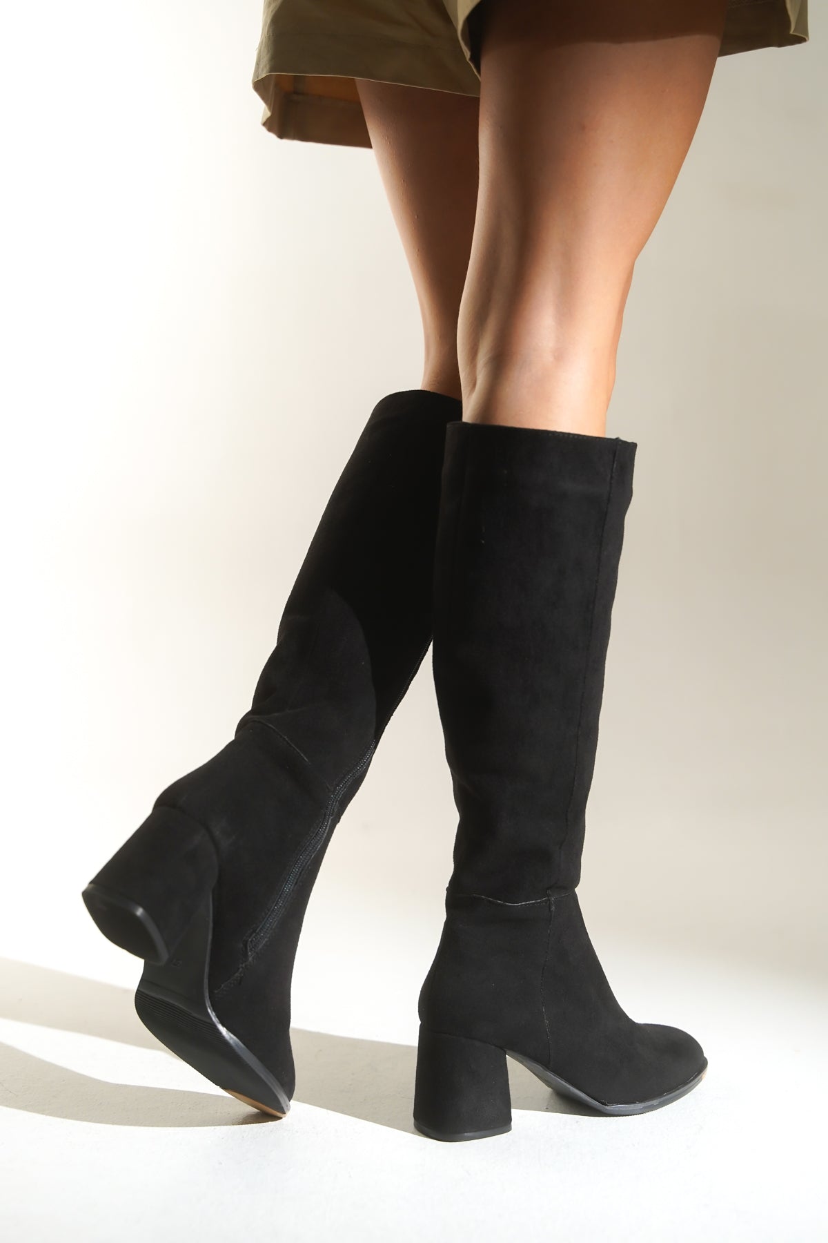 Cathrine Oval Burunlu Yandan Fermuarlı Topuklu Süet Kadın Çizme