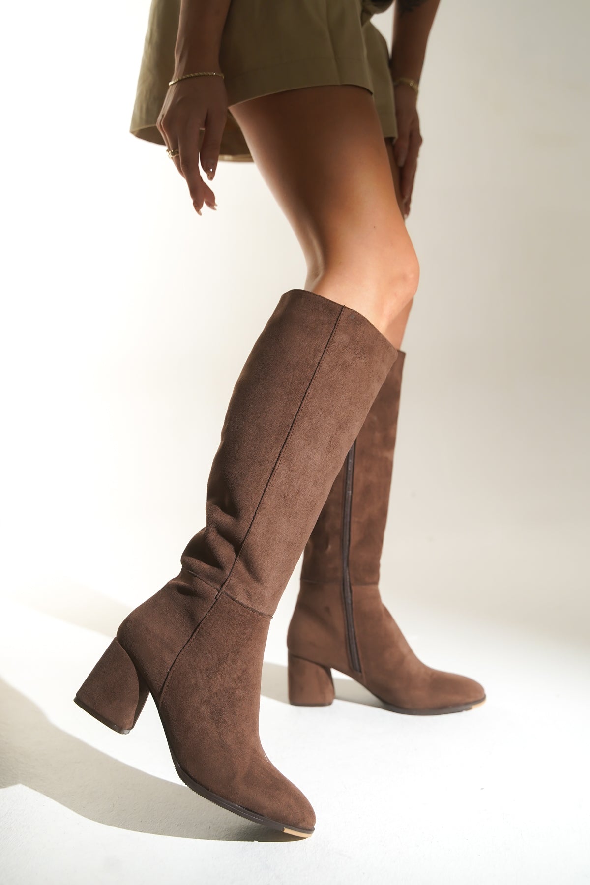 Cathrine Oval Burunlu Yandan Fermuarlı Topuklu Süet Kadın Çizme