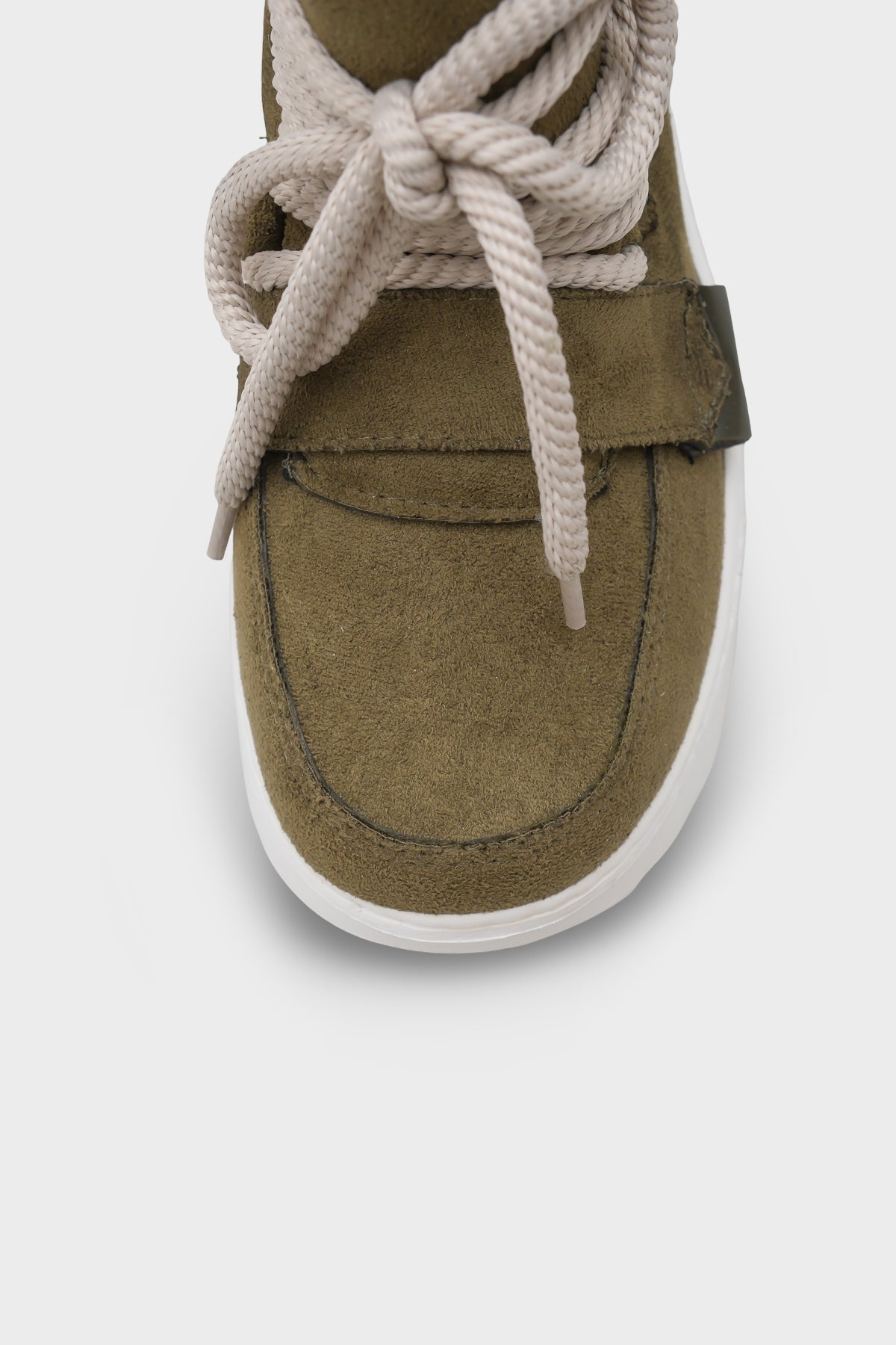 Agatha Kürklü Kadın Bot