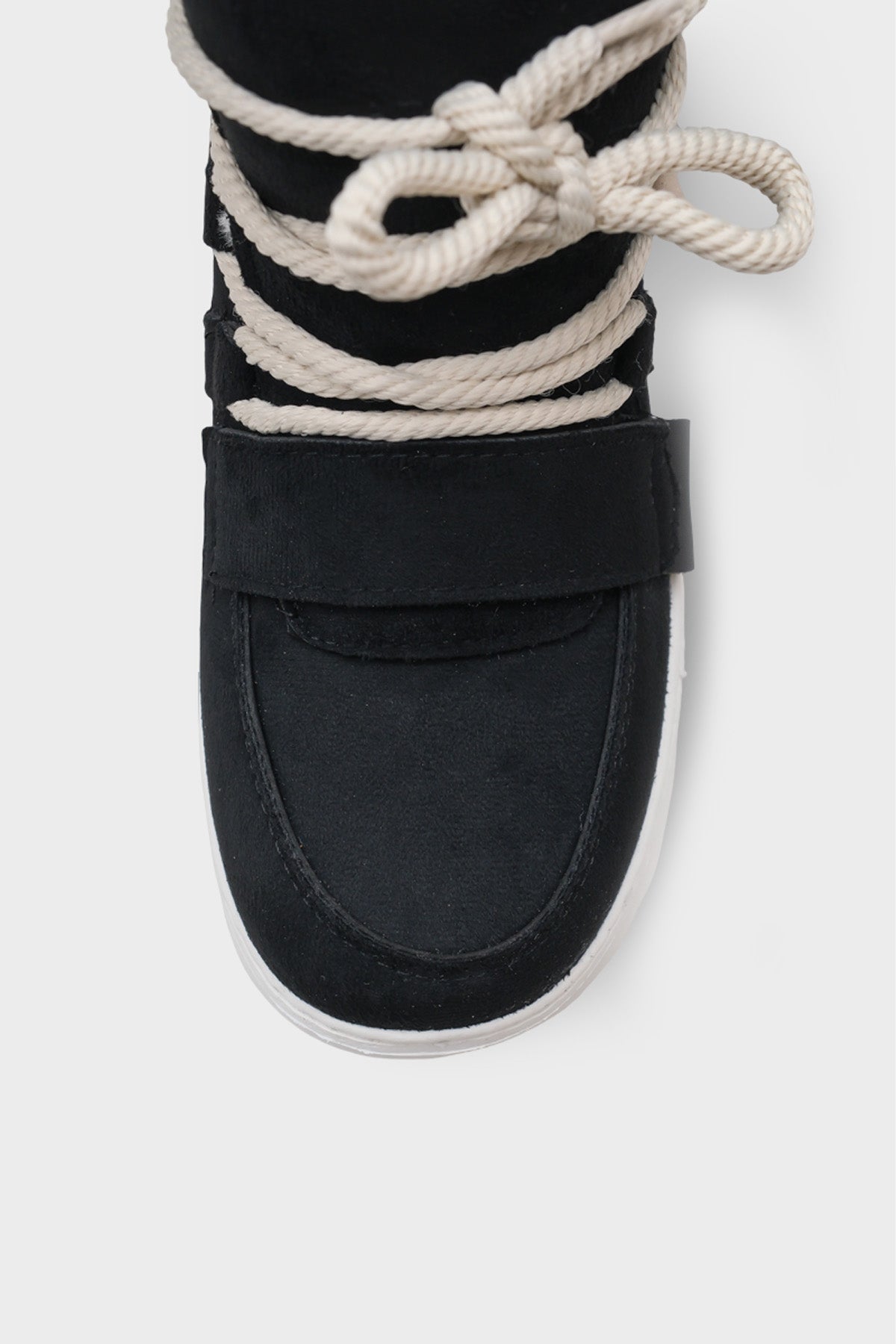 Agatha Kürklü Kadın Bot