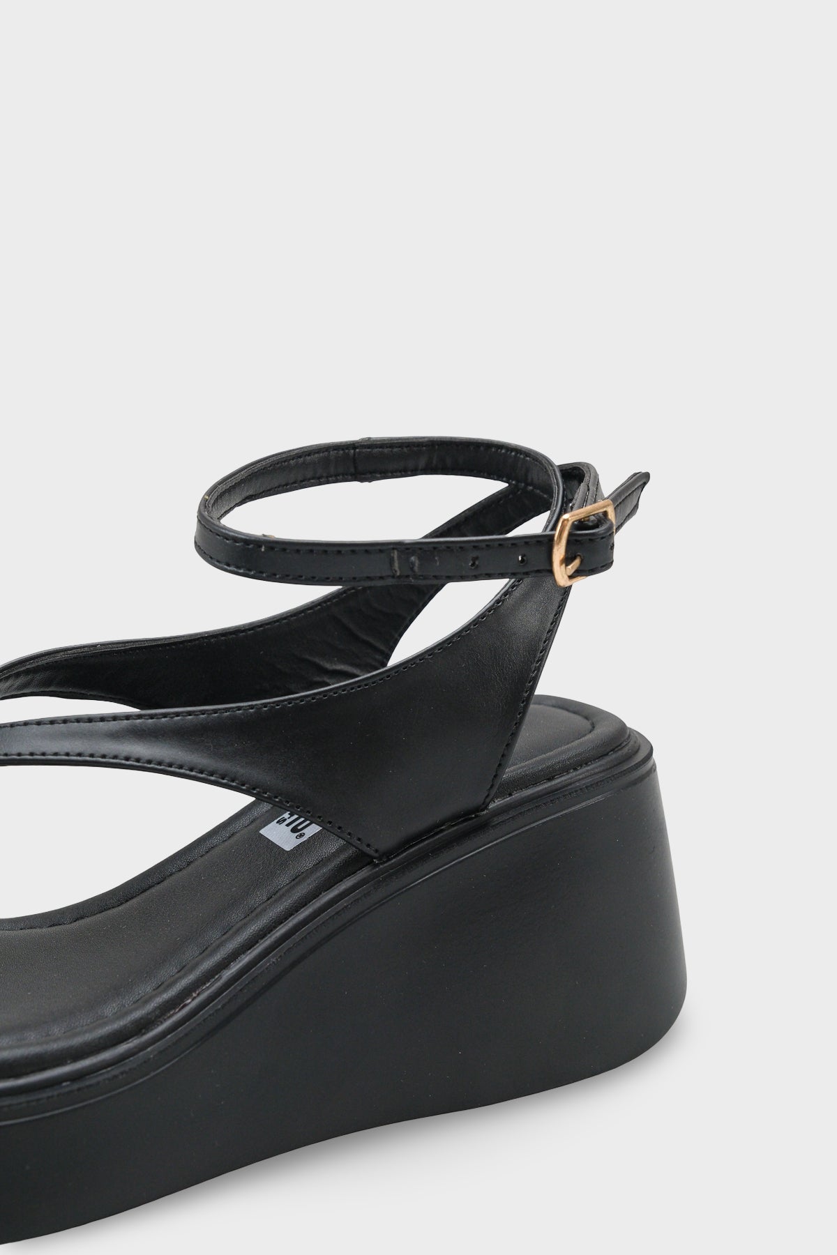 Sandy Dolgu Topuklu Parmak Arası Bilekten Bantlı Kadın Sandalet