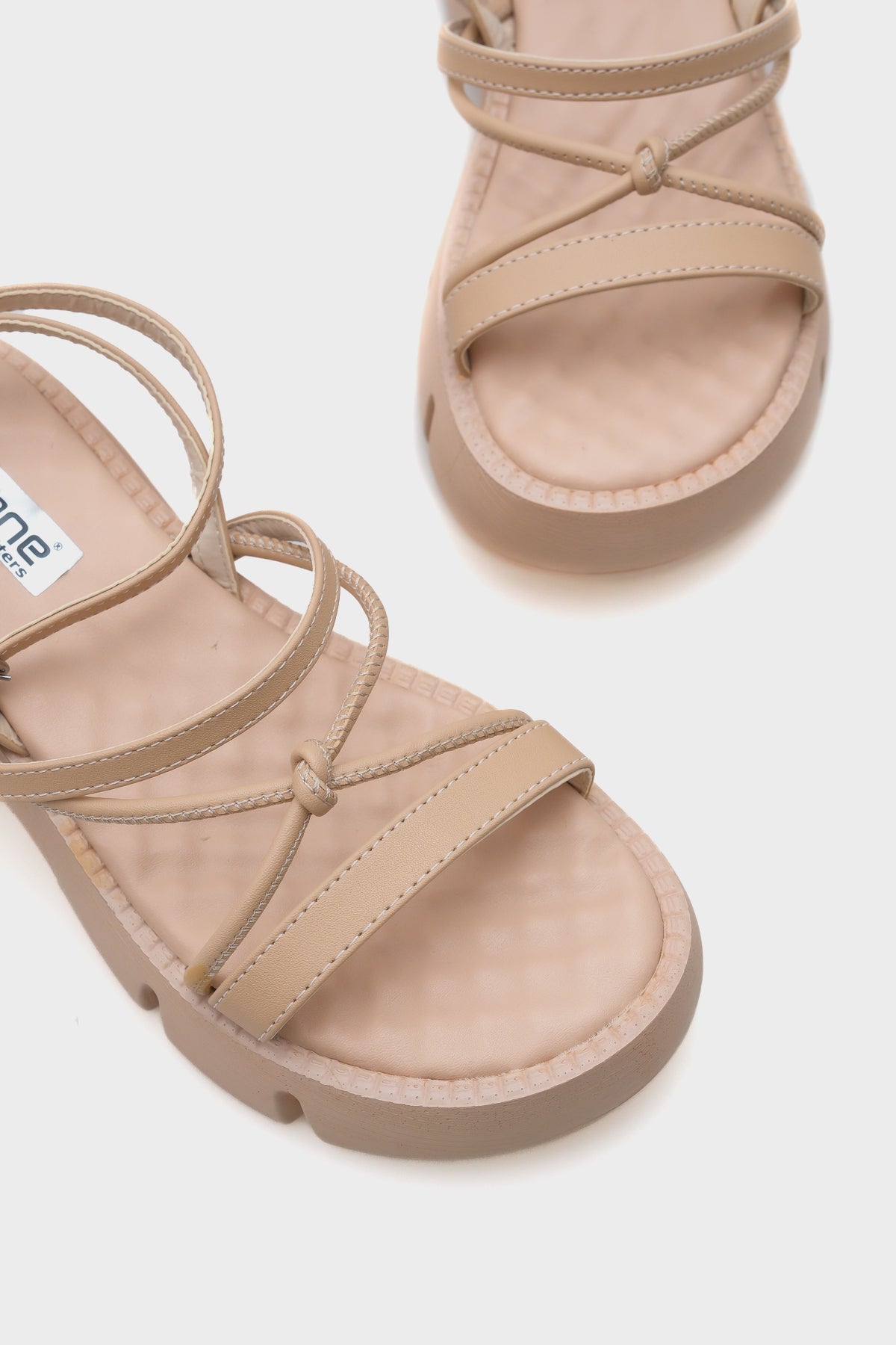 Amy Kalın Tabanlı Bilekten Bantlı Konfor Tabanlı Kadın Sandalet