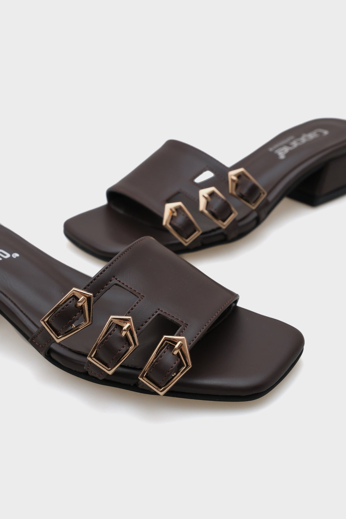 Lesley Kısa Topuklu Küt Burunlu Tokalı Kadın Terlik