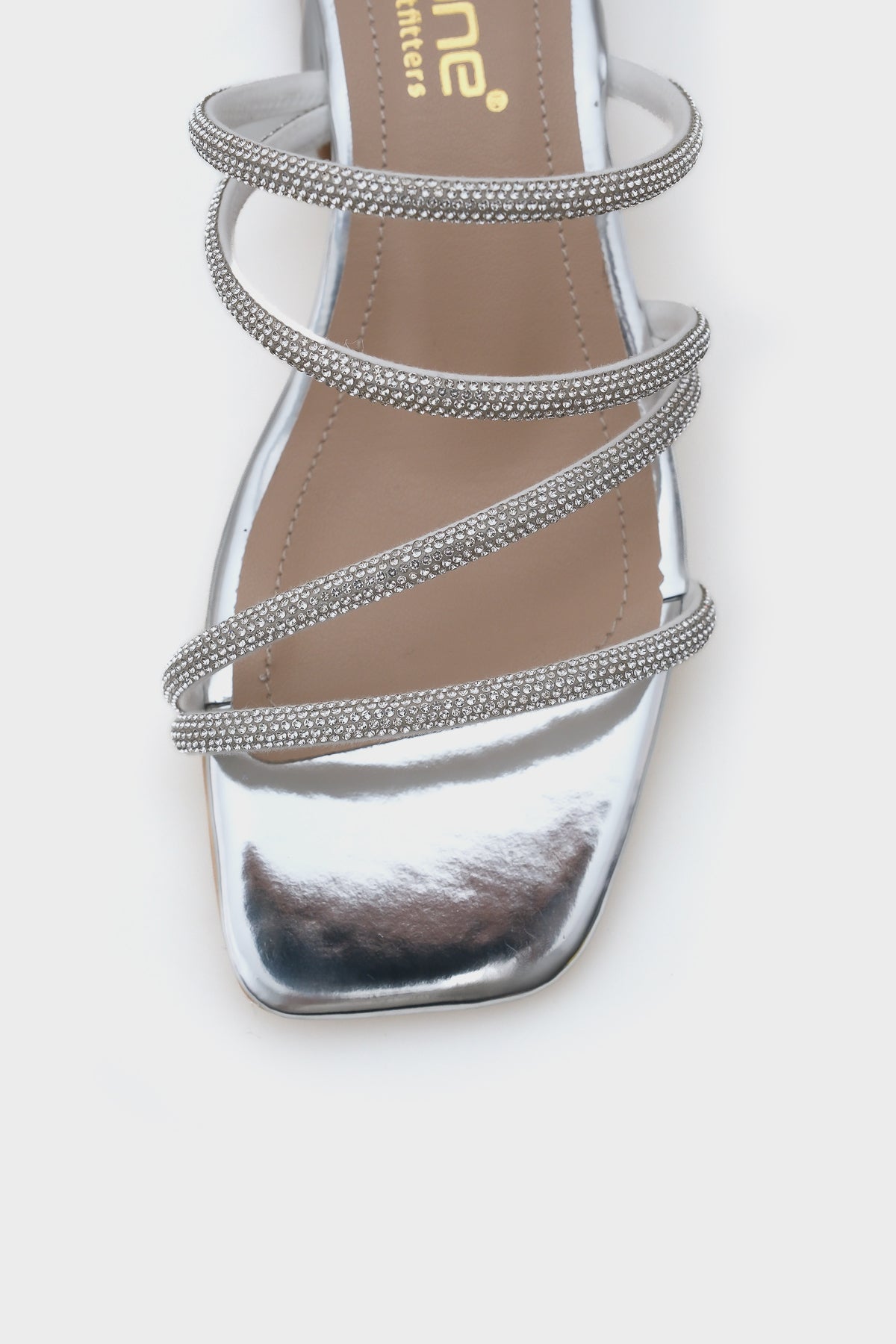 Lindsy Küt Burunlu Taşlı Bantlı Kısa Topuklu Ayna Kumaş Kadın Terlik