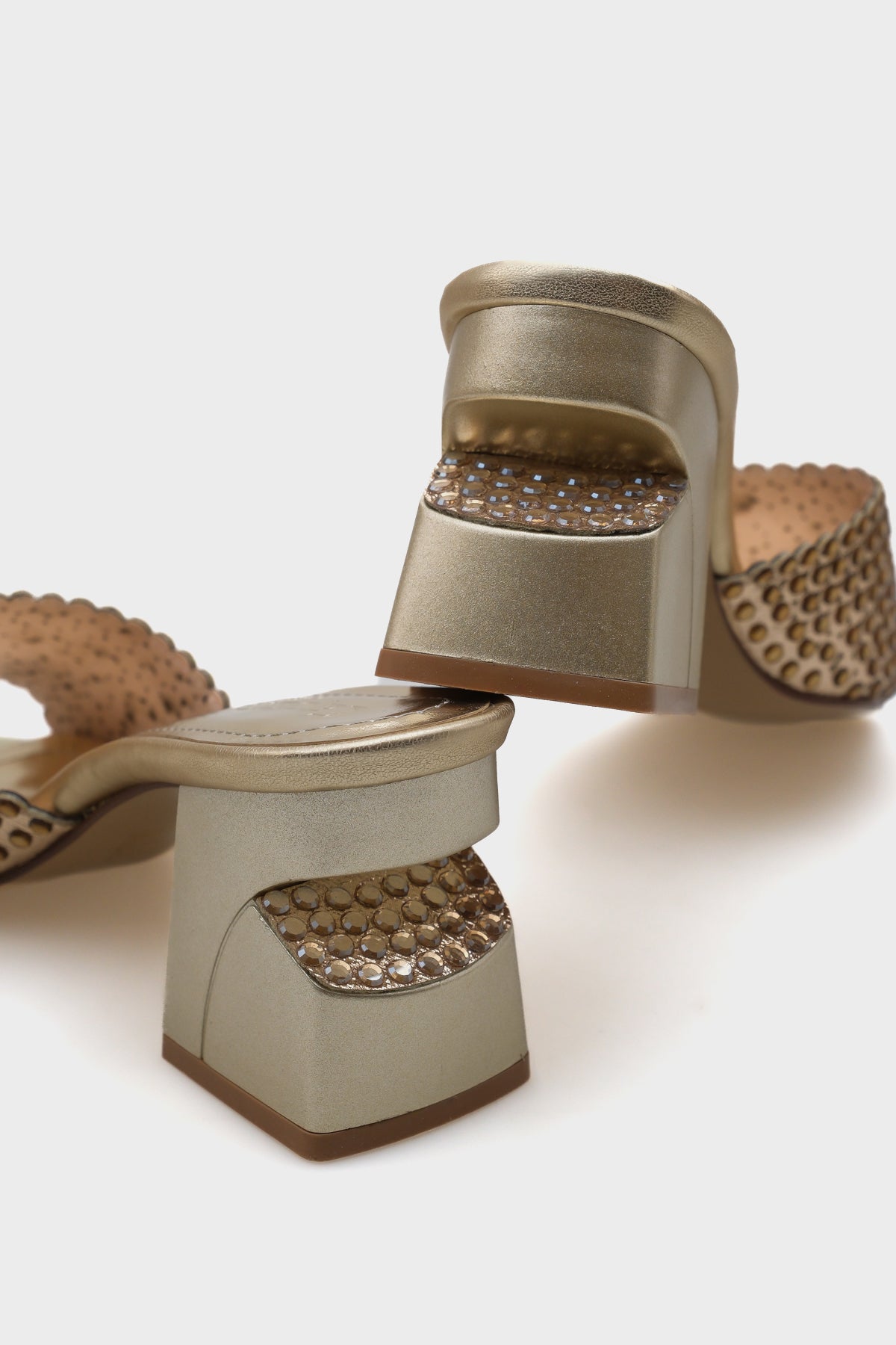 Lora Orta Topuklu Küt Burunlu Taşlı Kadın Terlik