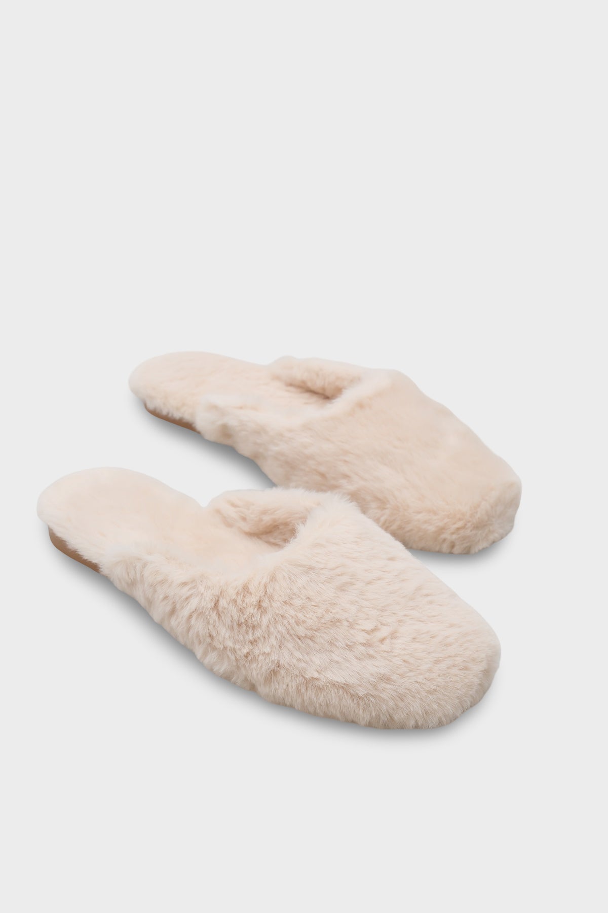 Cecile Kadın Peluş Burnu Kapalı Terlik