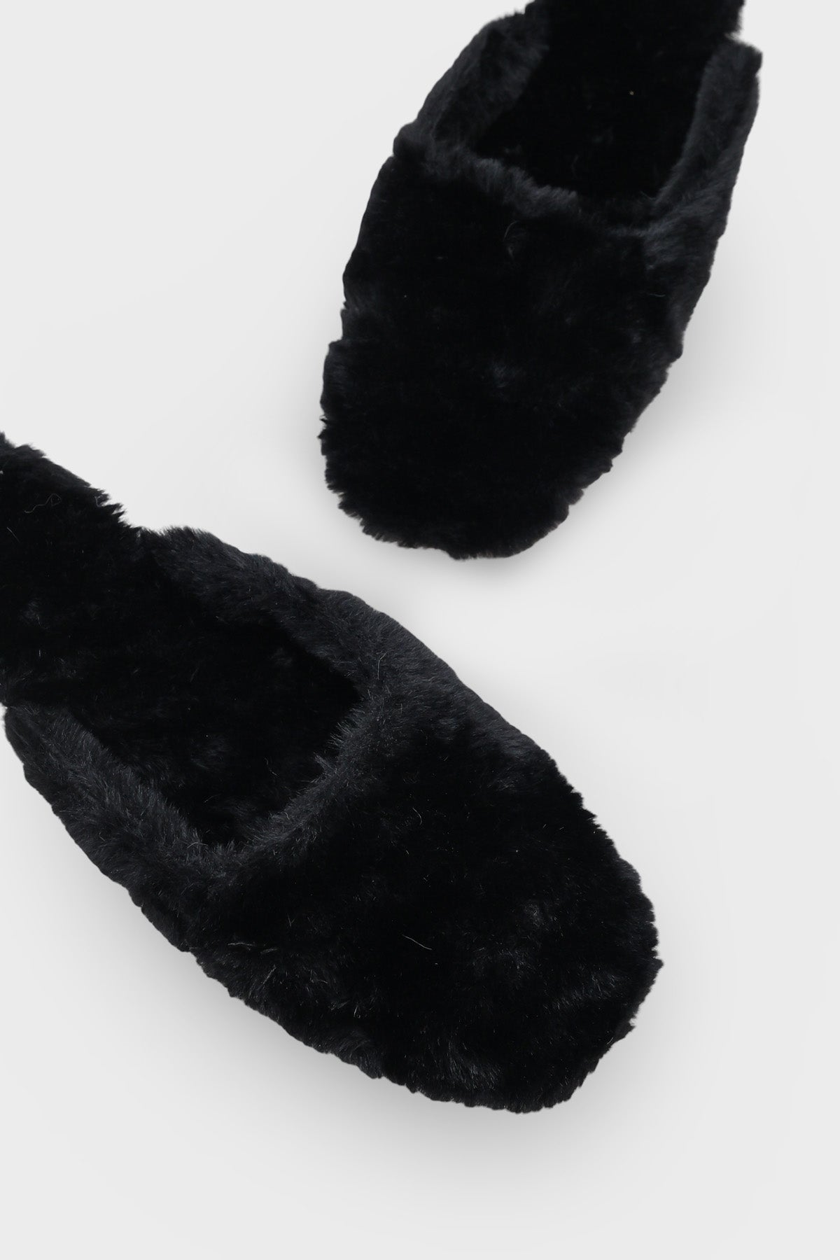 Cecile Kadın Peluş Burnu Kapalı Terlik