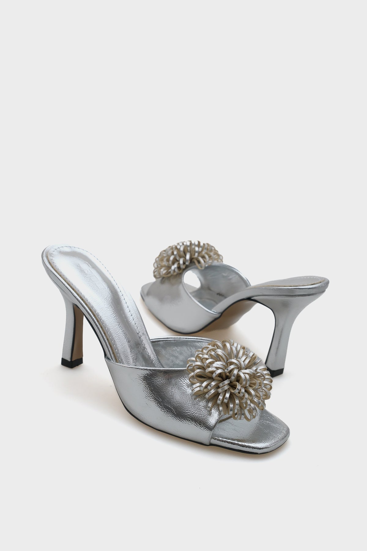 Lory Orta Topuklu Çiçekli Metalik Kadın Terlik