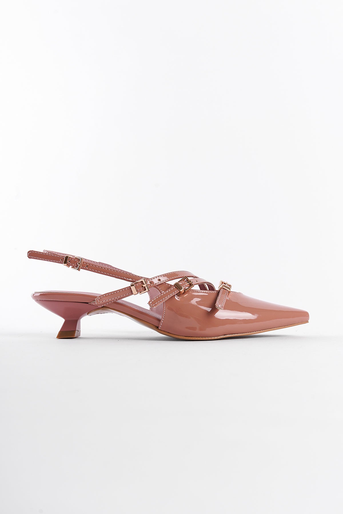 Sivri Burunlu Kısa Topuklu Tokalı Rugan Kadın Ayakkabı