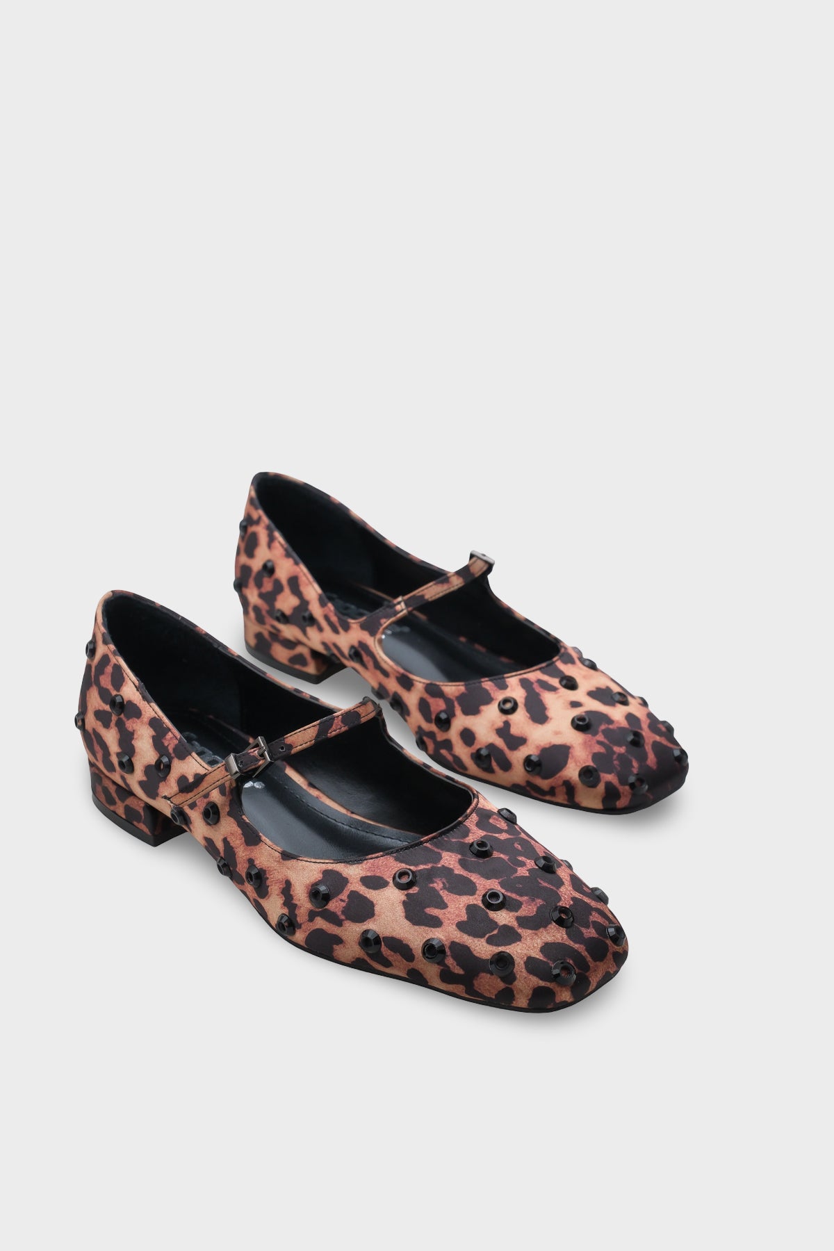 Shayla Küt Burunlu Zımbalı Tokalı Kadın Babet