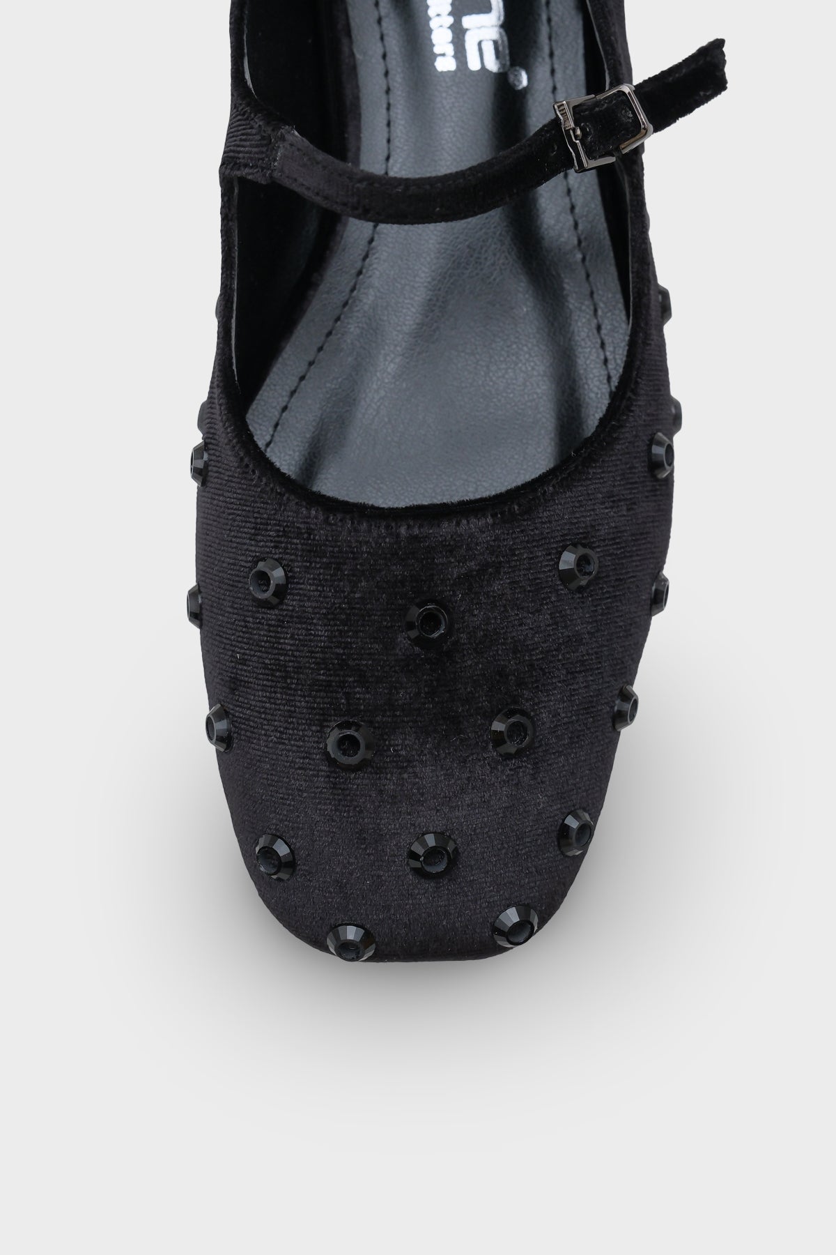 Shayla Küt Burunlu Zımbalı Tokalı Kadın Babet