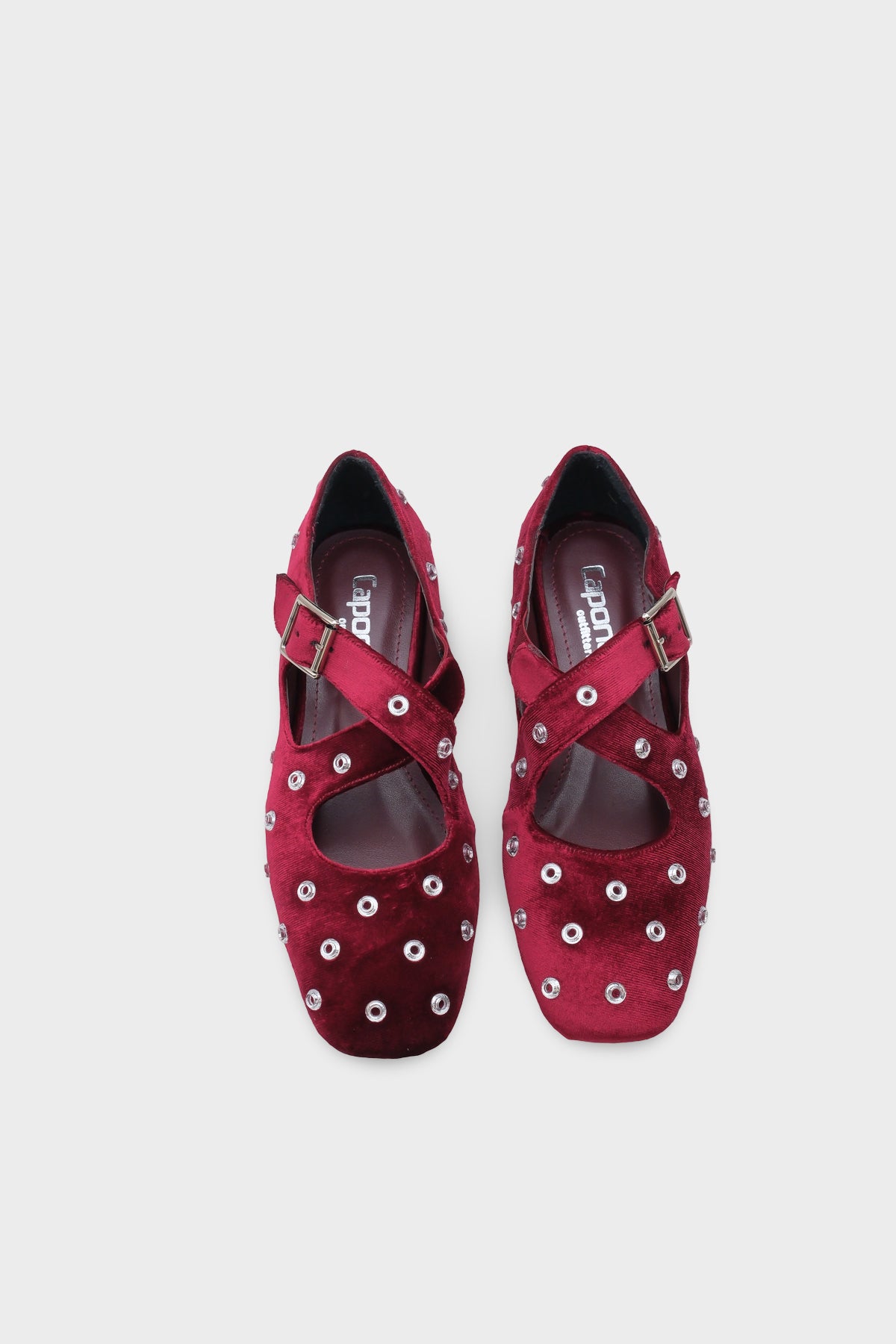 Janeta Kadife Küt Burunlu Zımbalı Çapraz Bantlı Kadın Babet