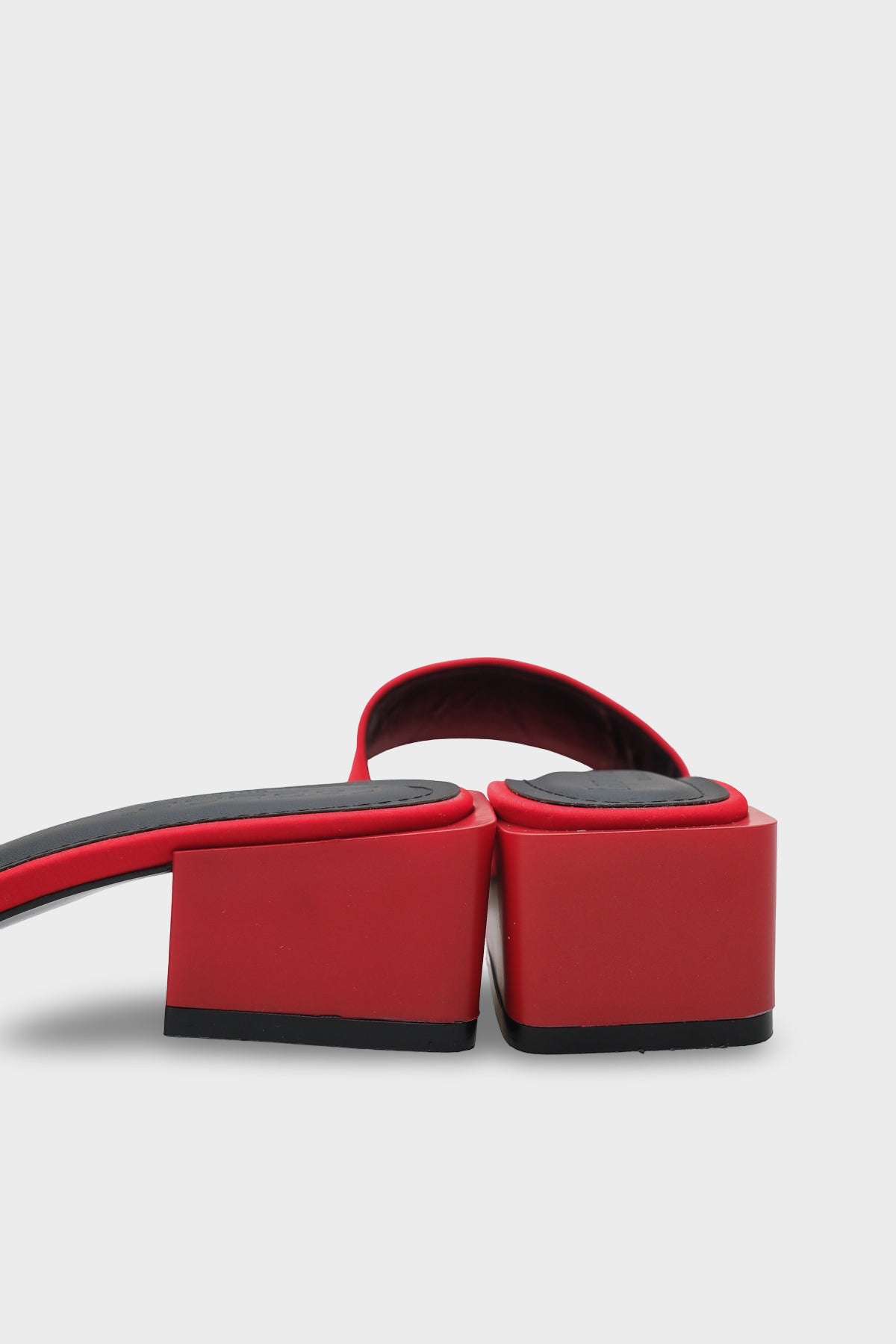 Cathleen  Küt Burunlu Orta Topuklu Saten Kadın Terlik