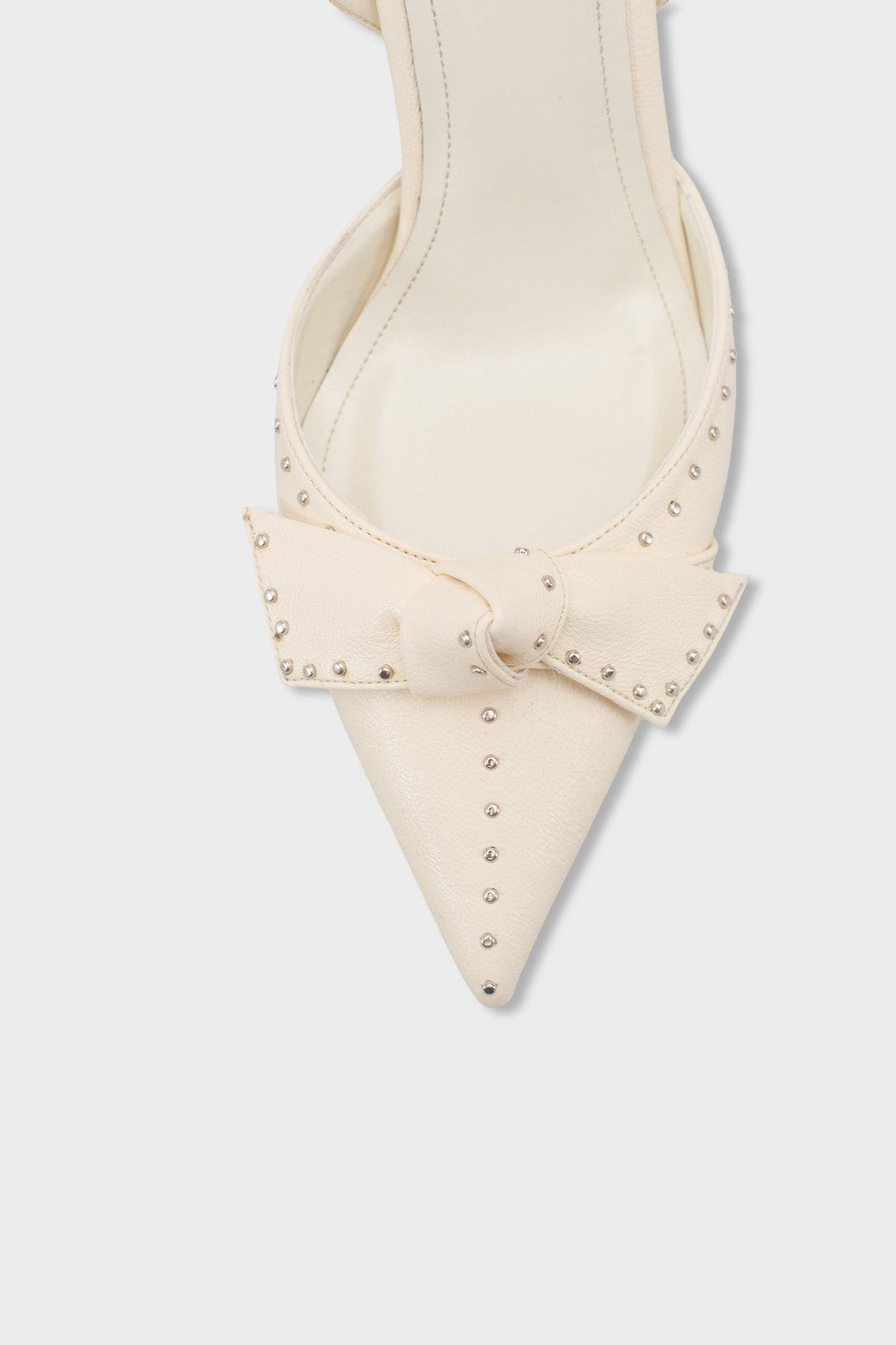 Gisela Orta Topuklu Metal Zımbalı Fiyonklu Arkası Açık Kadın Ayakkabı