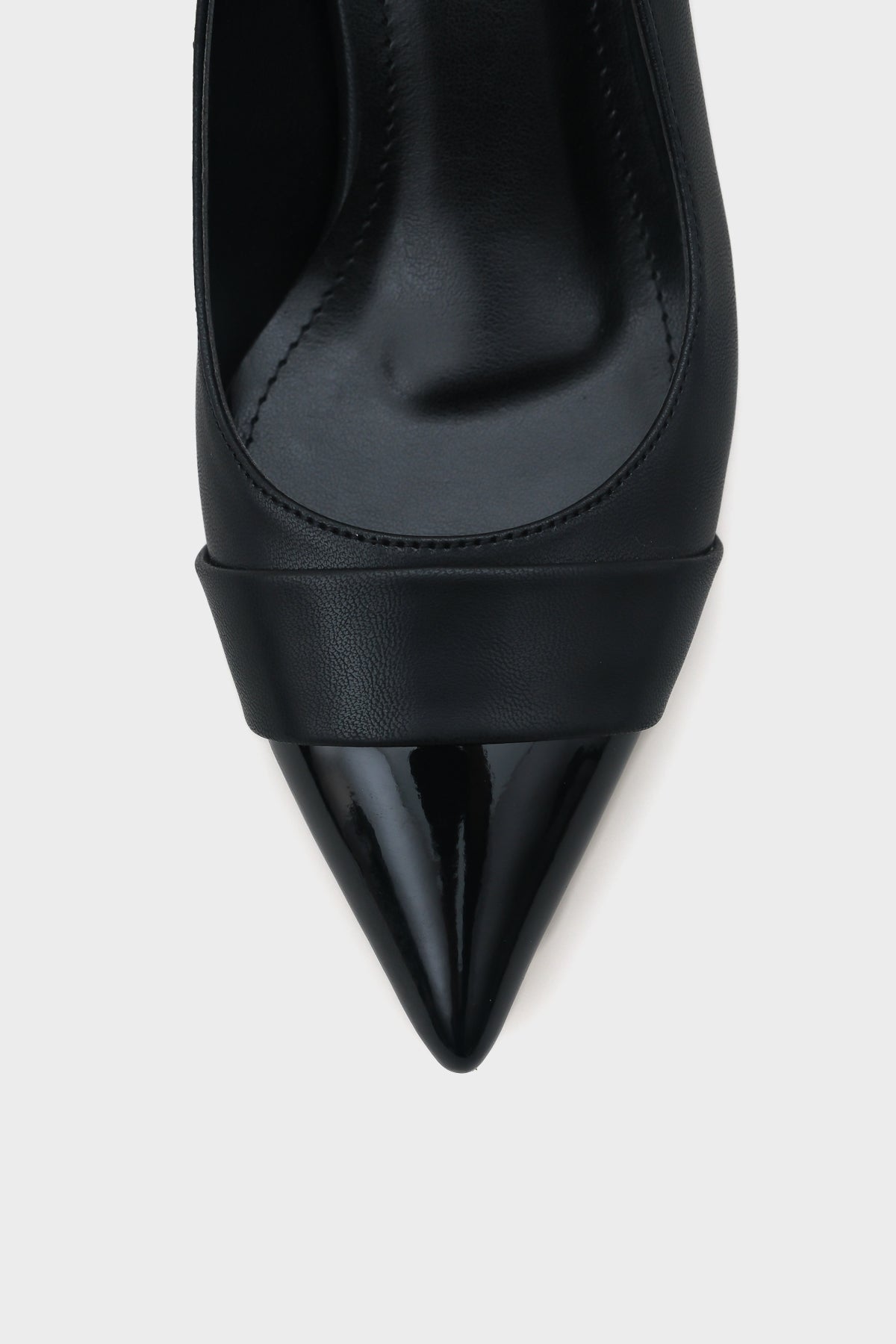 Helena Sivri Burunlu Rugan Detaylı Orta Topuk Kadın Ayakkabı