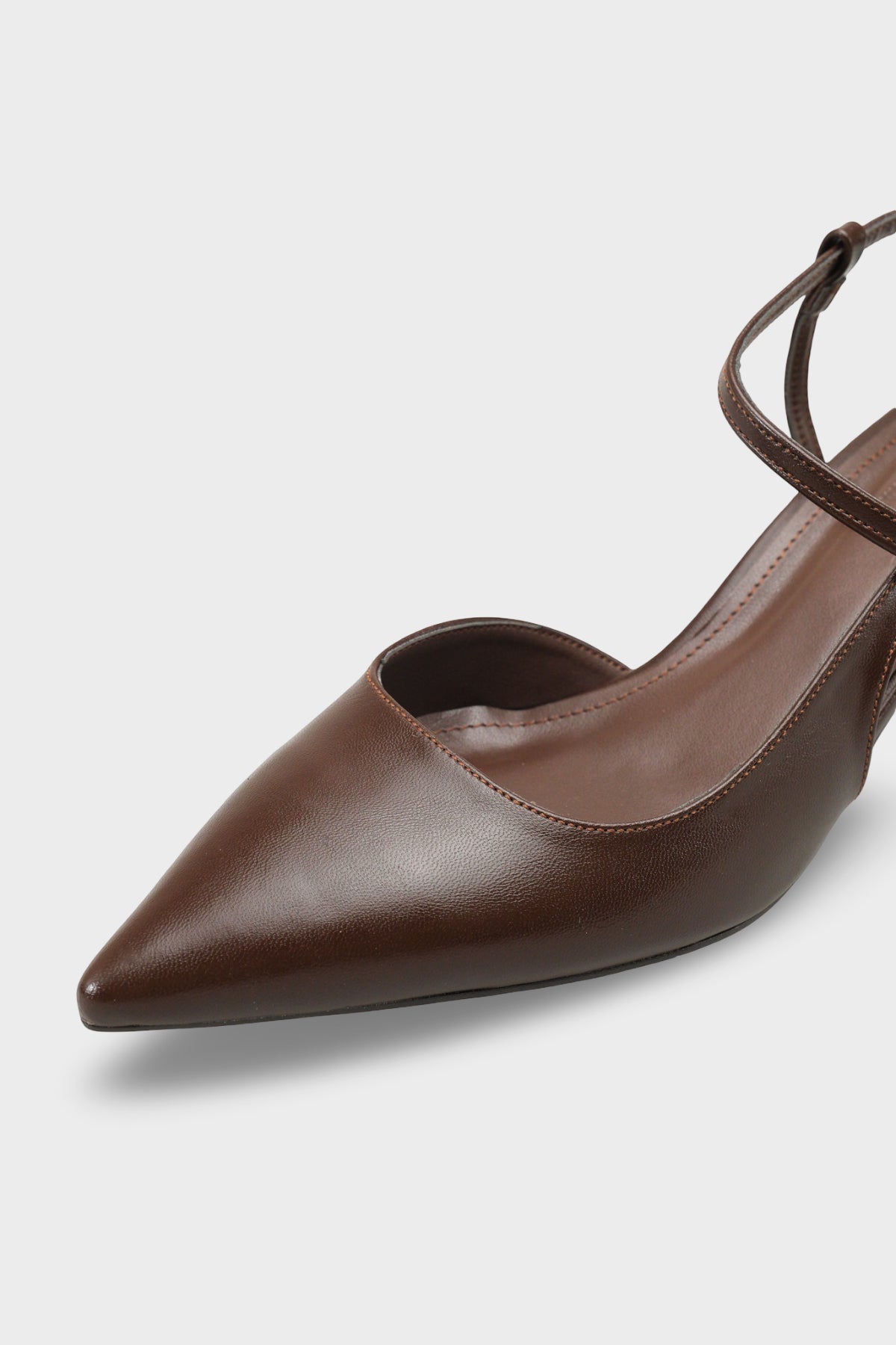 Perla Orta Topuklu Bilekten Bantlı Sivri Burunlu Kadın Ayakkabı