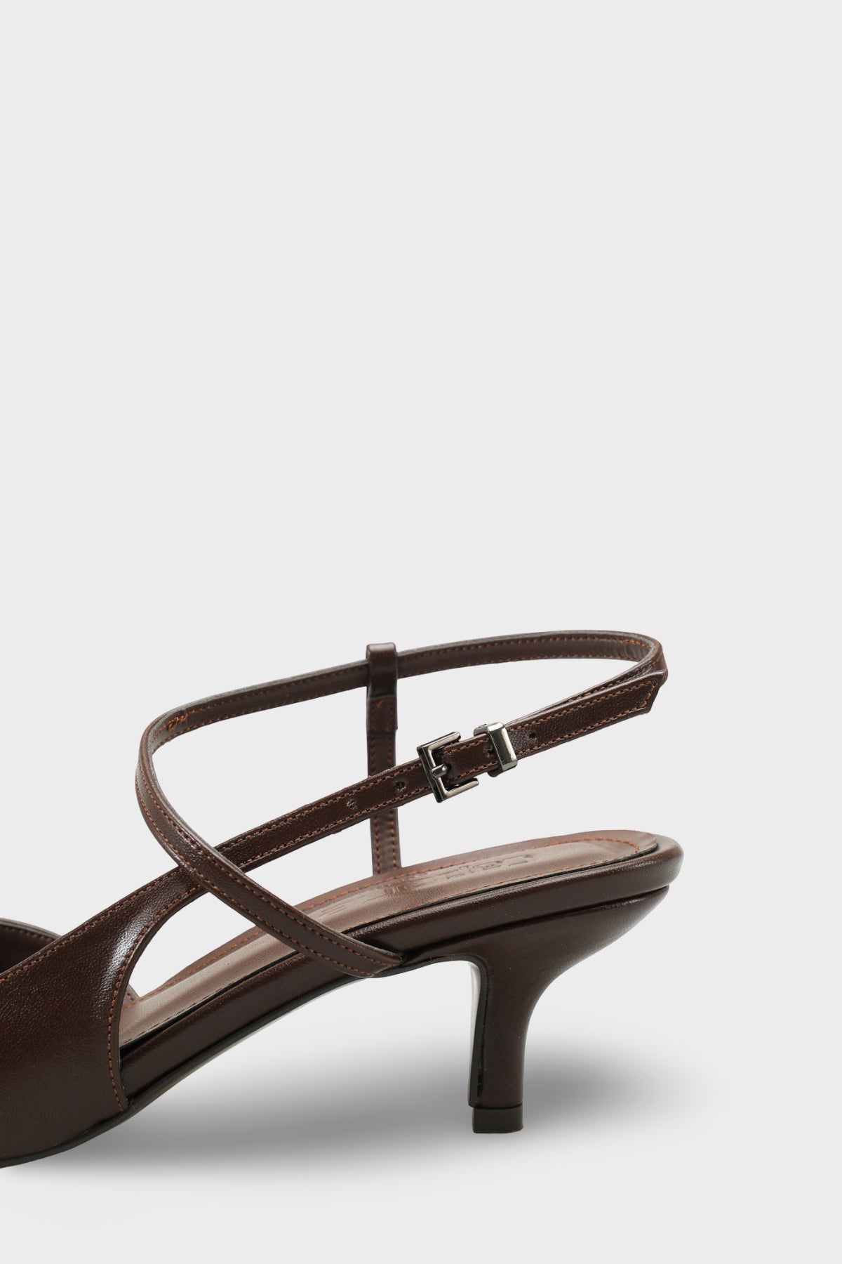 Perla Orta Topuklu Bilekten Bantlı Sivri Burunlu Kadın Ayakkabı