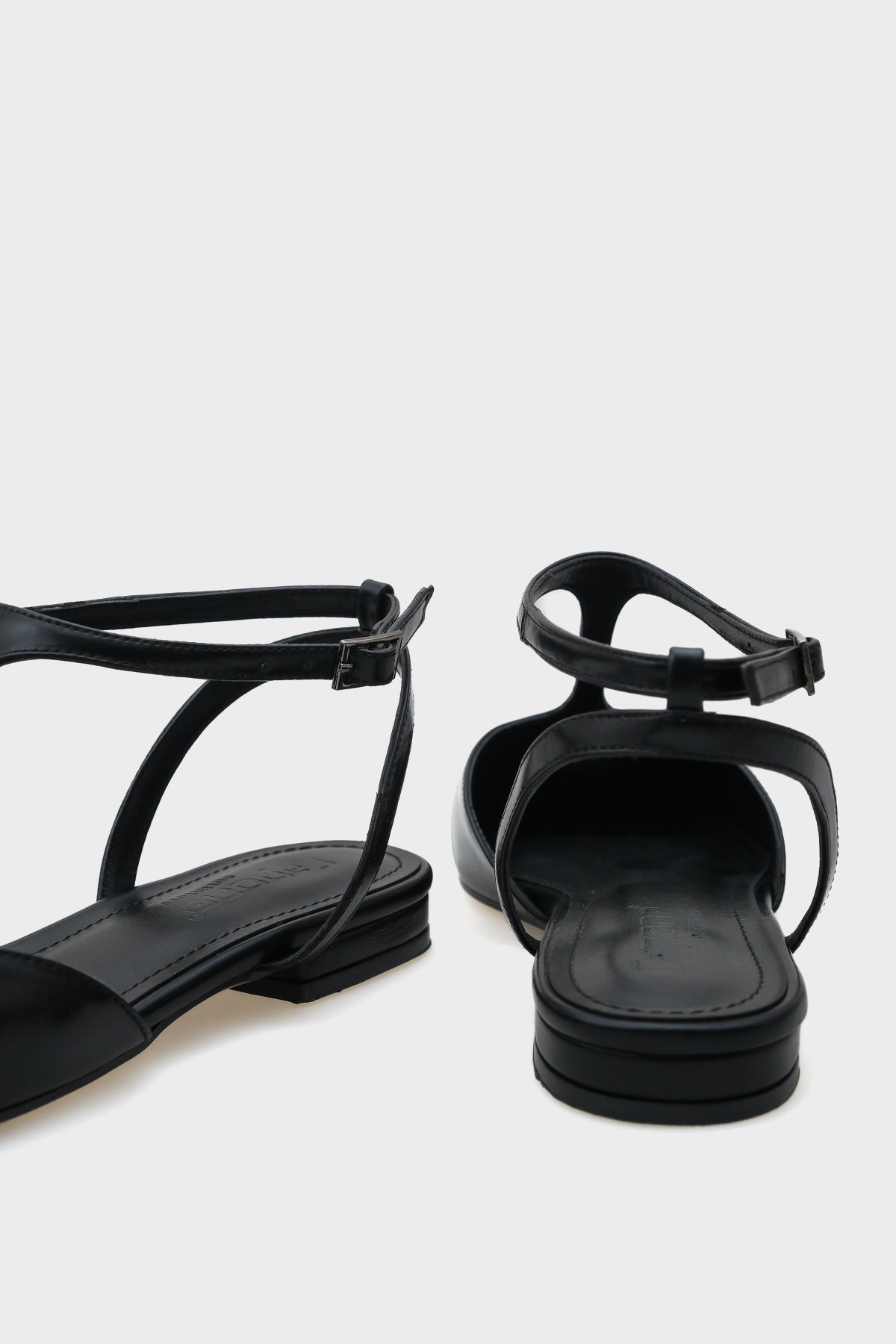 Andi Bilekten Bantlı Kadın Babet