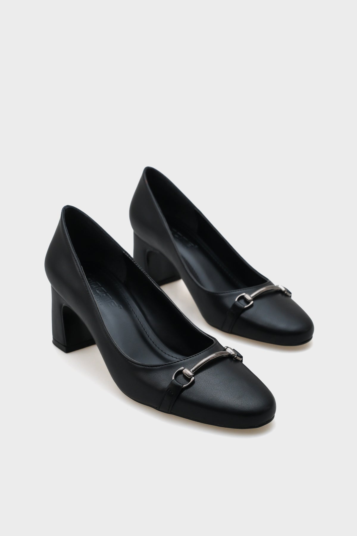 Rayna Yuvarlak Burunlu Orta Topuklu Metal Aksesuarlı Kadın Ayakkabı