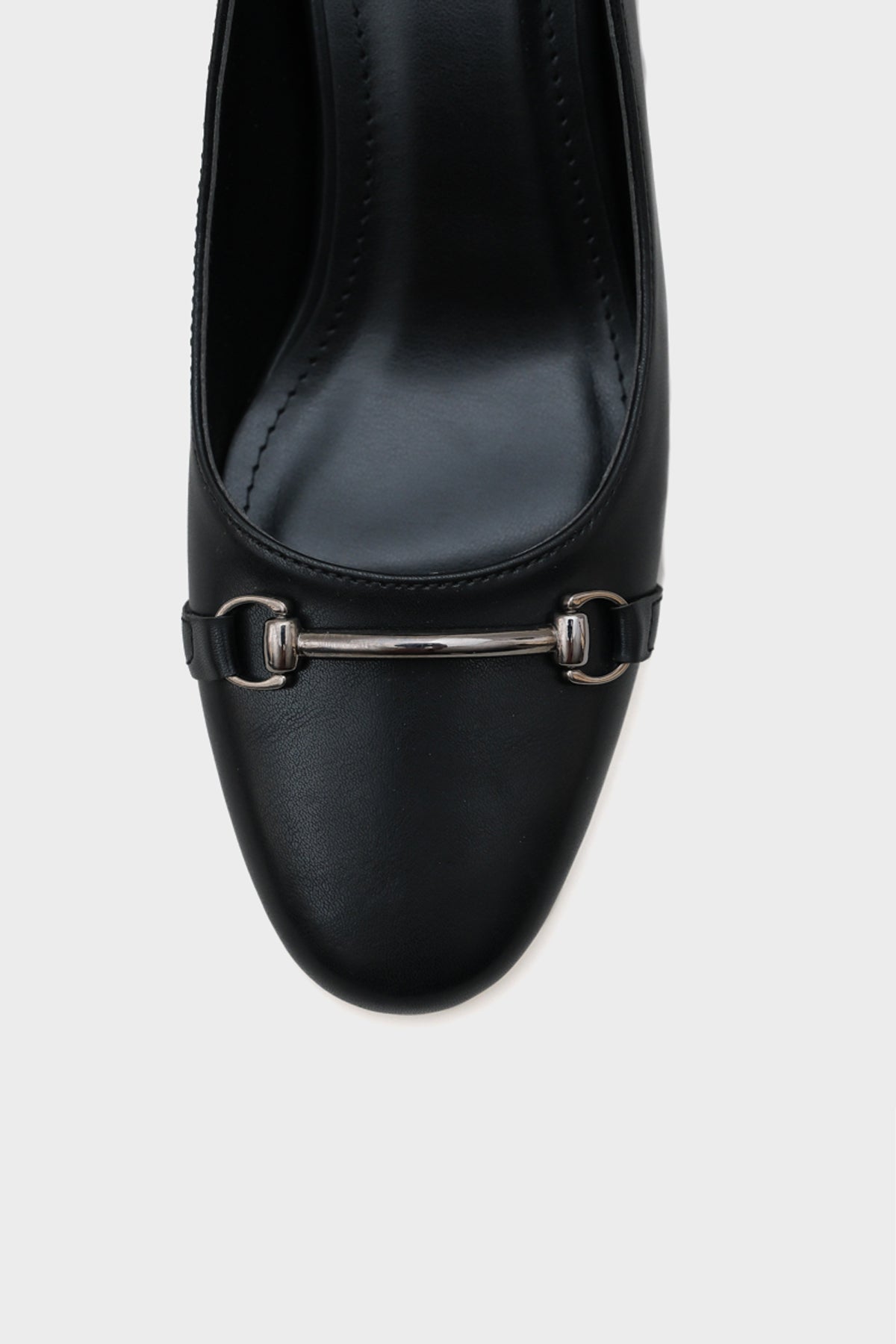 Rayna Yuvarlak Burunlu Orta Topuklu Metal Aksesuarlı Kadın Ayakkabı