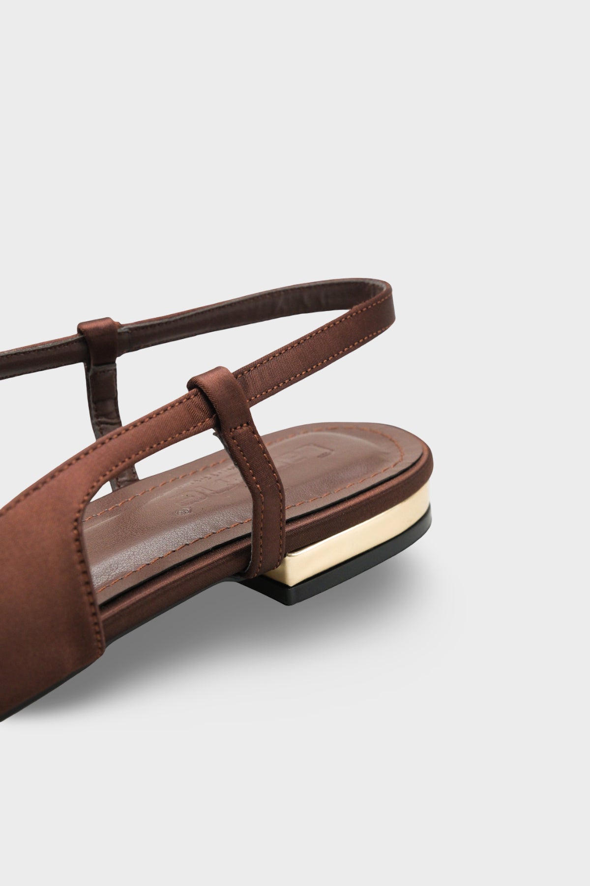 Ania Sivri Burunlu Saten Arkası Açık Kadın Babet