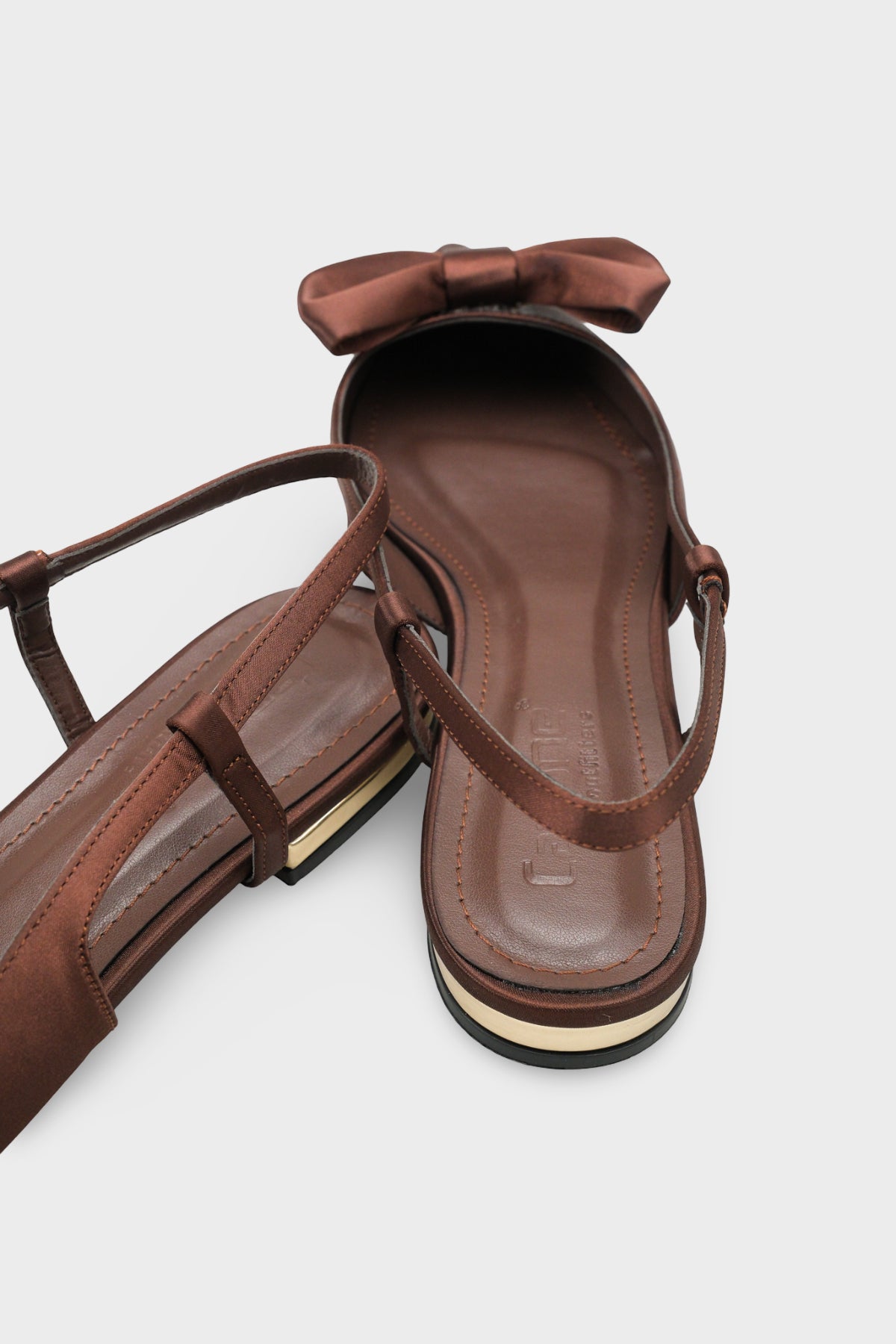 Ania Sivri Burunlu Saten Arkası Açık Kadın Babet