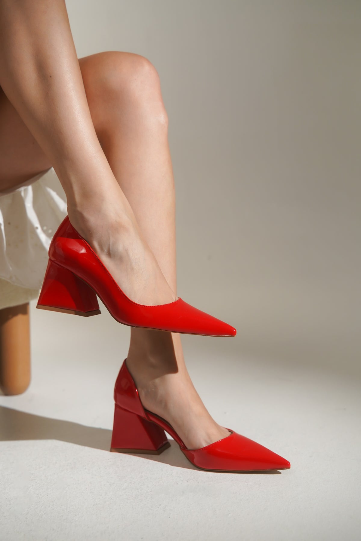 Romy Sivri Burunlu Orta Topuklu Kadın Ayakkabı