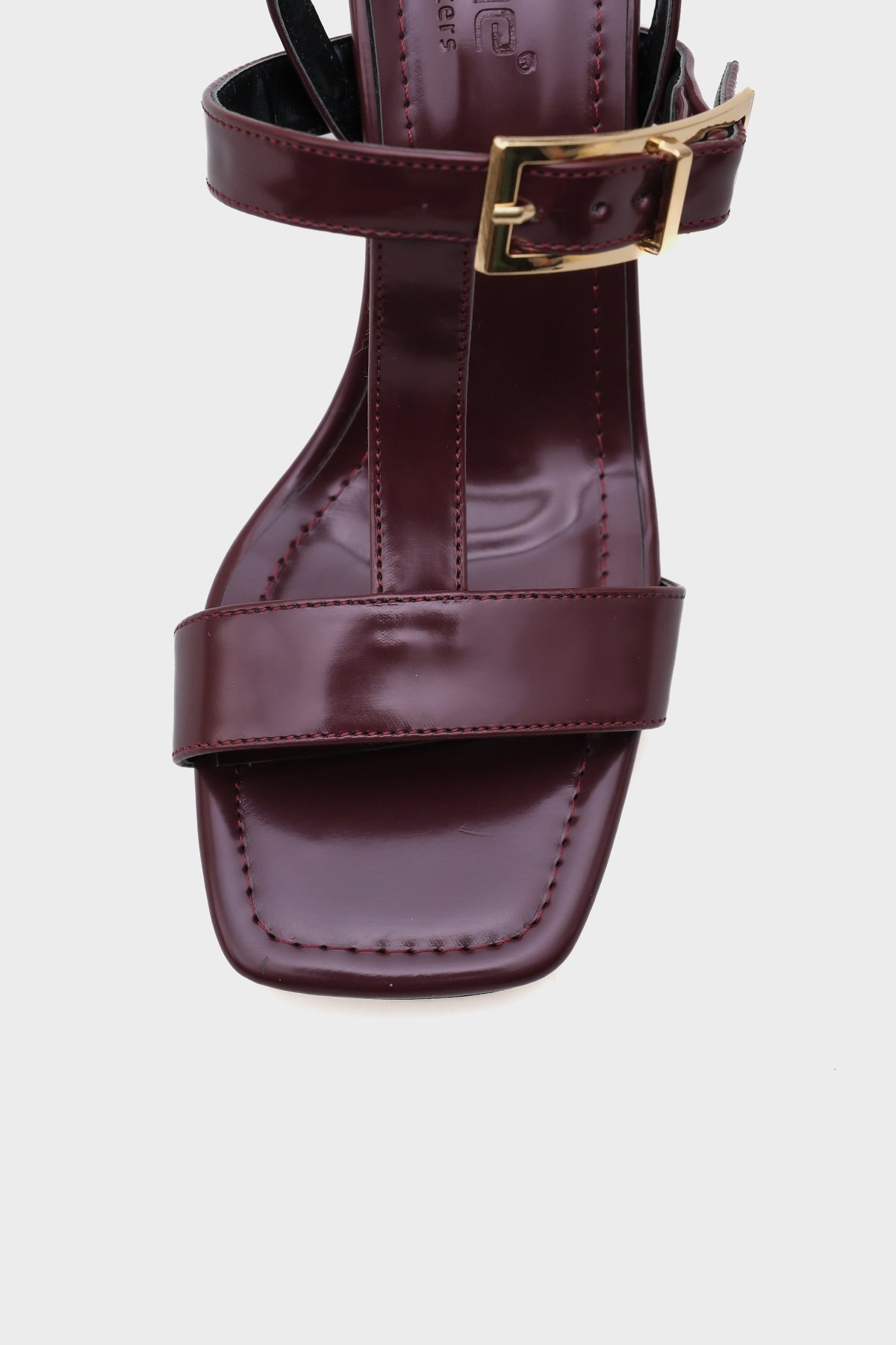 Thia Orta Topuklu Tek Bantlı Metal Tokalı Kadın Sandalet