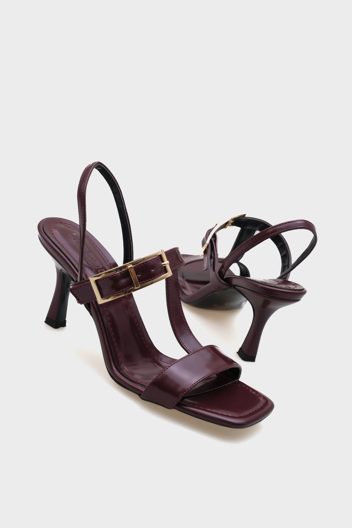 Thia Orta Topuklu Tek Bantlı Metal Tokalı Kadın Sandalet