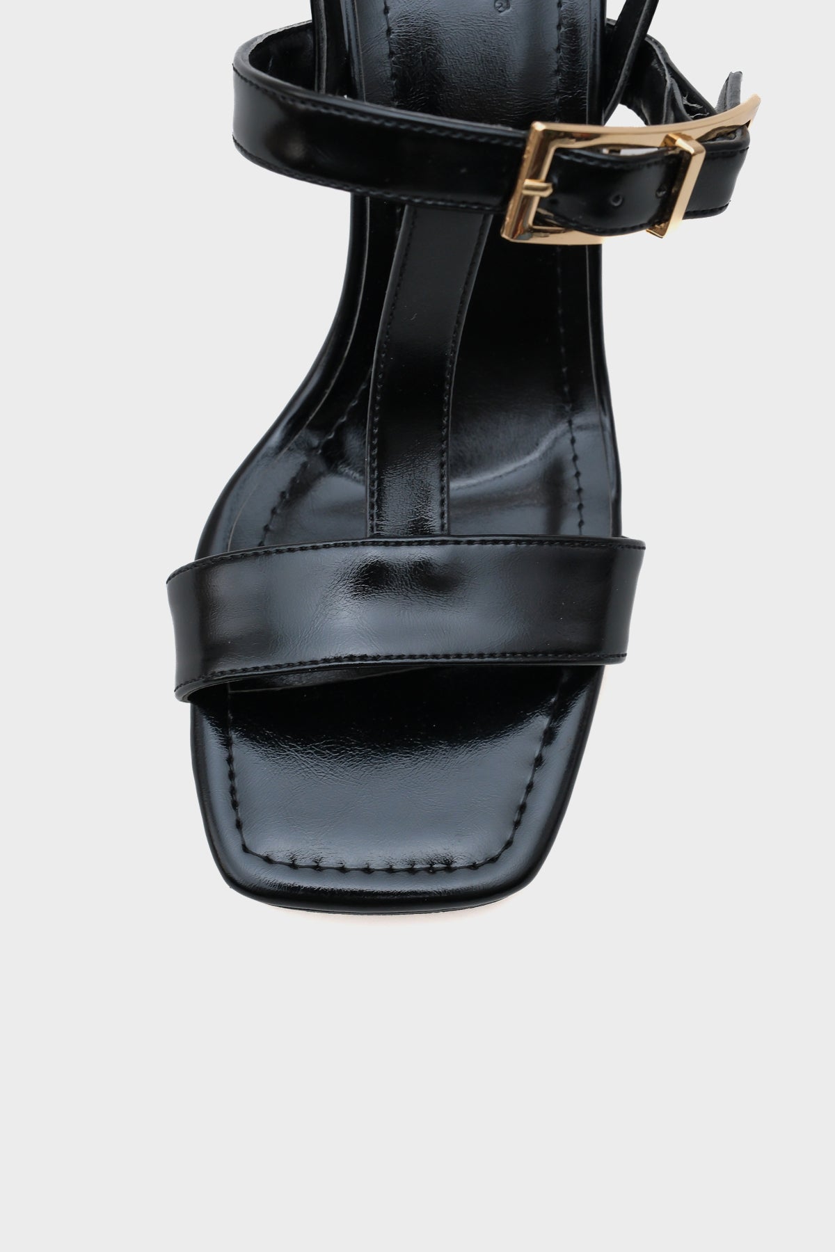 Thia Orta Topuklu Tek Bantlı Metal Tokalı Kadın Sandalet