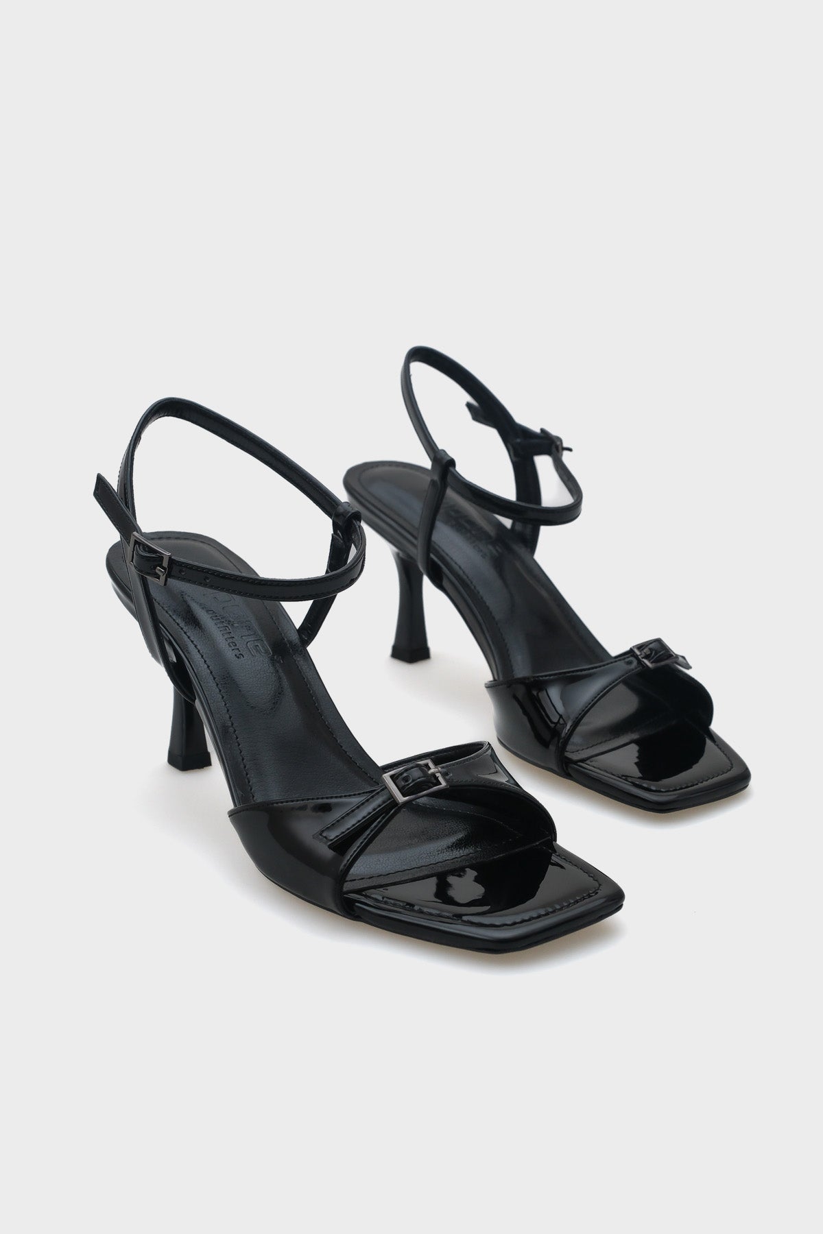 Dale Orta Topuklu Bilekten Bantlı Tokalı Kadın Sandalet