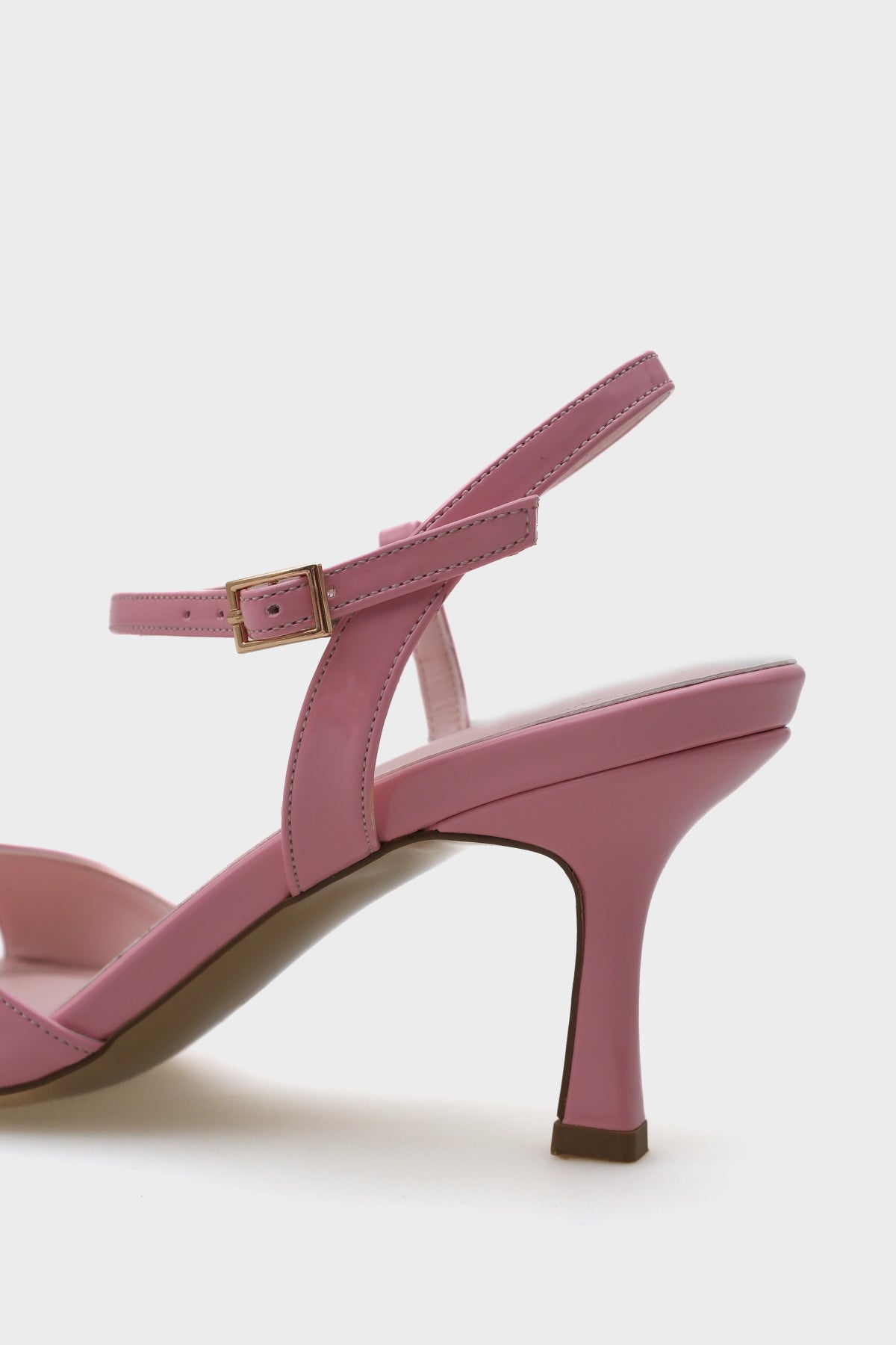 Dale Orta Topuklu Bilekten Bantlı Tokalı Kadın Sandalet