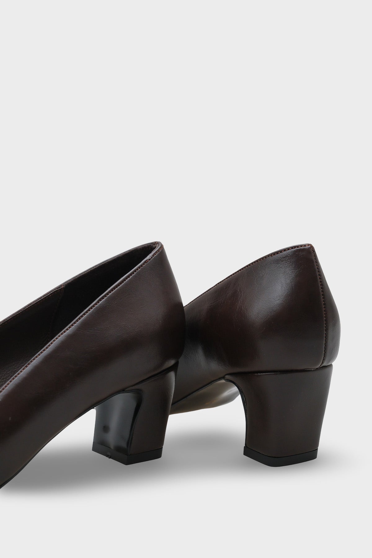 Janie Orta Boy Topuklu Küt Burunlu Hakiki Deri Astarlı Kadın Ayakkabı