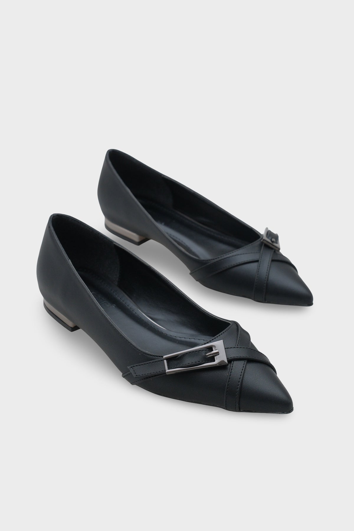 Karry Sivri Burunlu Kısa Topuklu Metal Aksesuarlı Kadın Babet