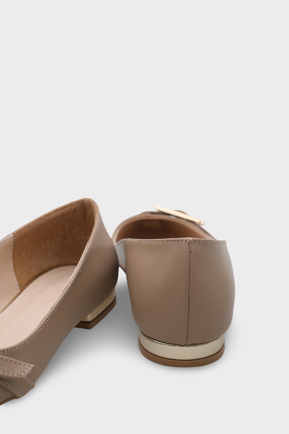 Karry Sivri Burunlu Kısa Topuklu Metal Aksesuarlı Kadın Babet