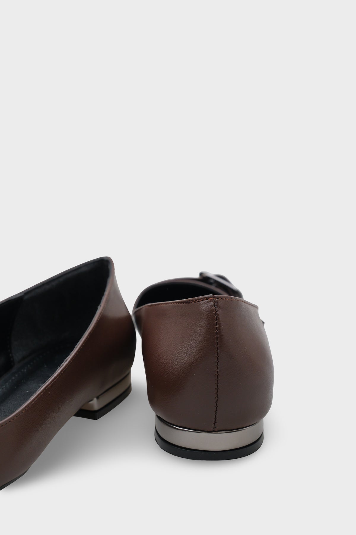 Krissie Sivri Burunlu Kısa Topuklu Metal Aksesuarlı Kadın Babet