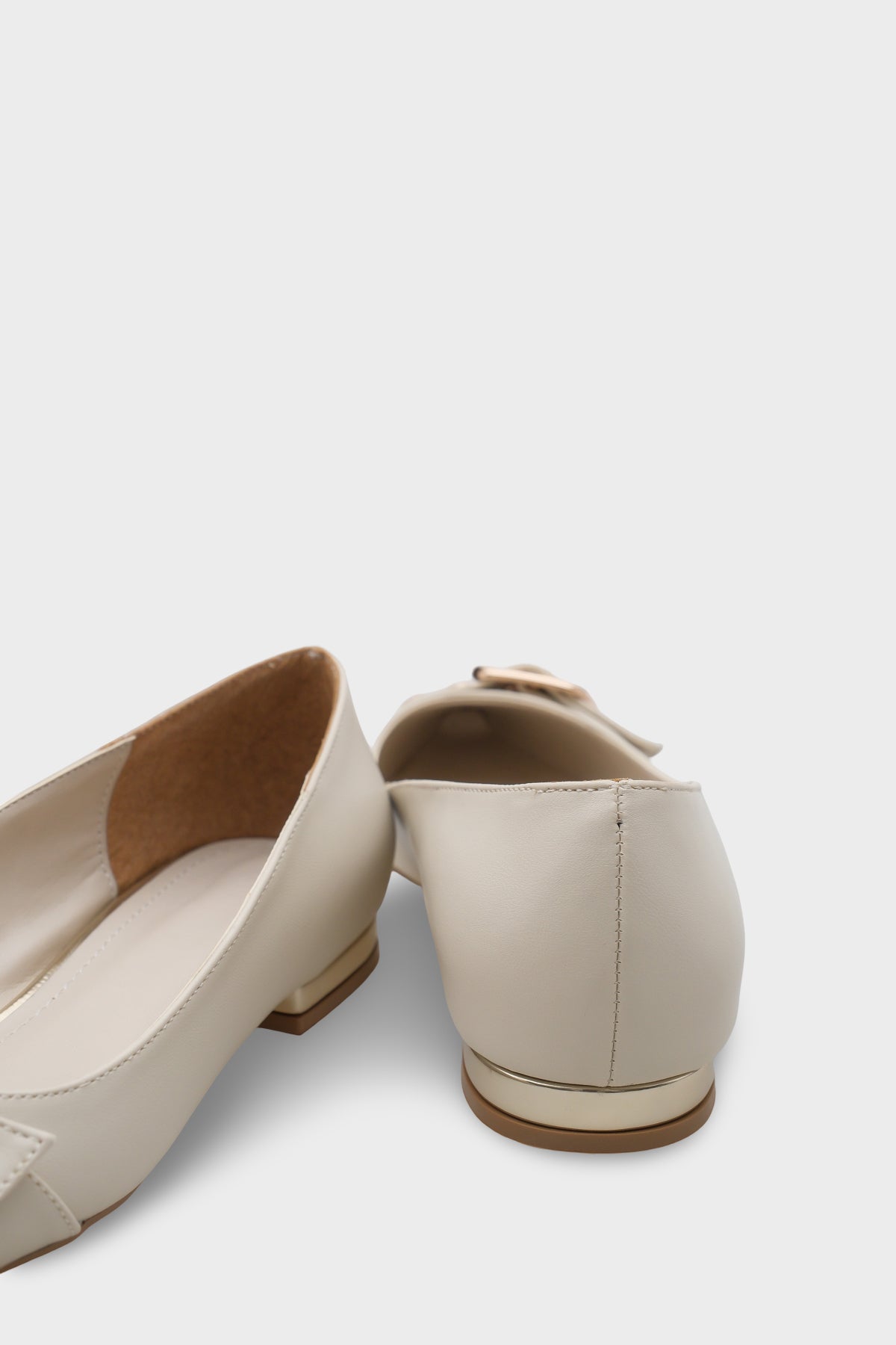 Krissie Sivri Burunlu Kısa Topuklu Metal Aksesuarlı Kadın Babet