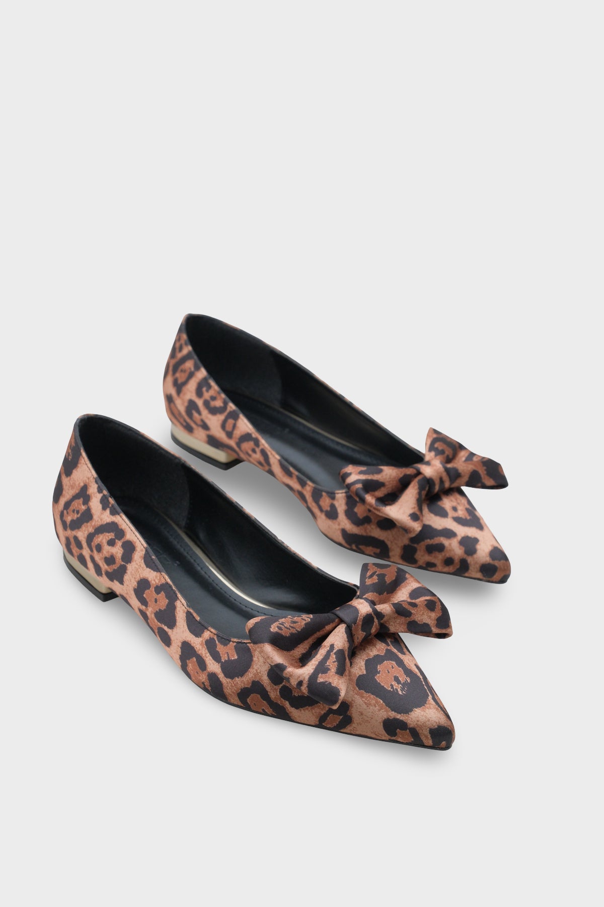 Zelma  Sivri Burunlu Kısa Topuklu Fiyonklu Saten Kadın Babet