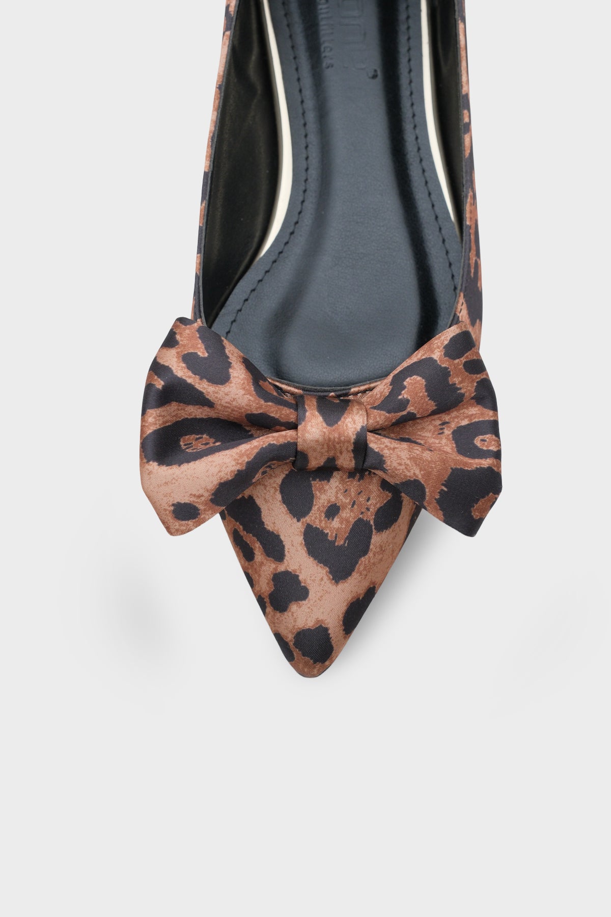 Zelma  Sivri Burunlu Kısa Topuklu Fiyonklu Saten Kadın Babet