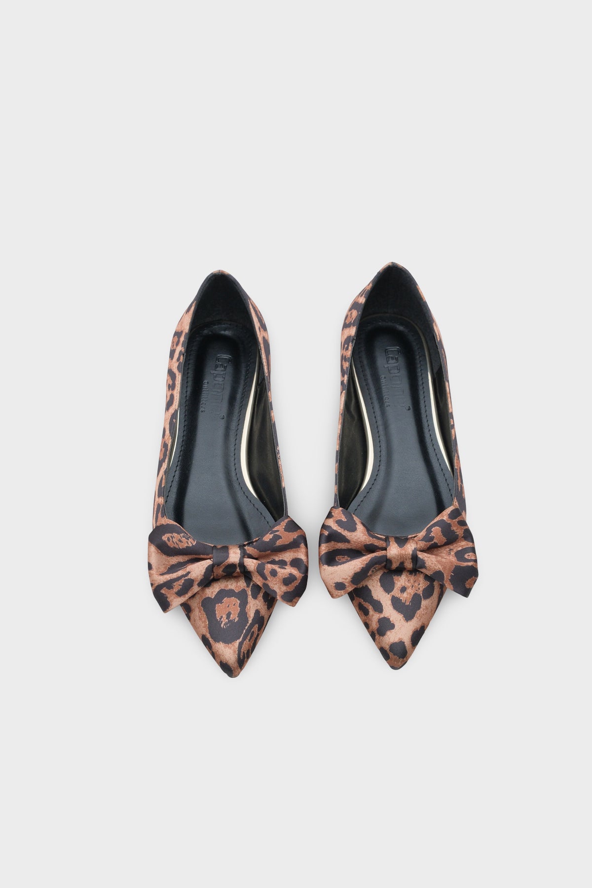 Zelma  Sivri Burunlu Kısa Topuklu Fiyonklu Saten Kadın Babet