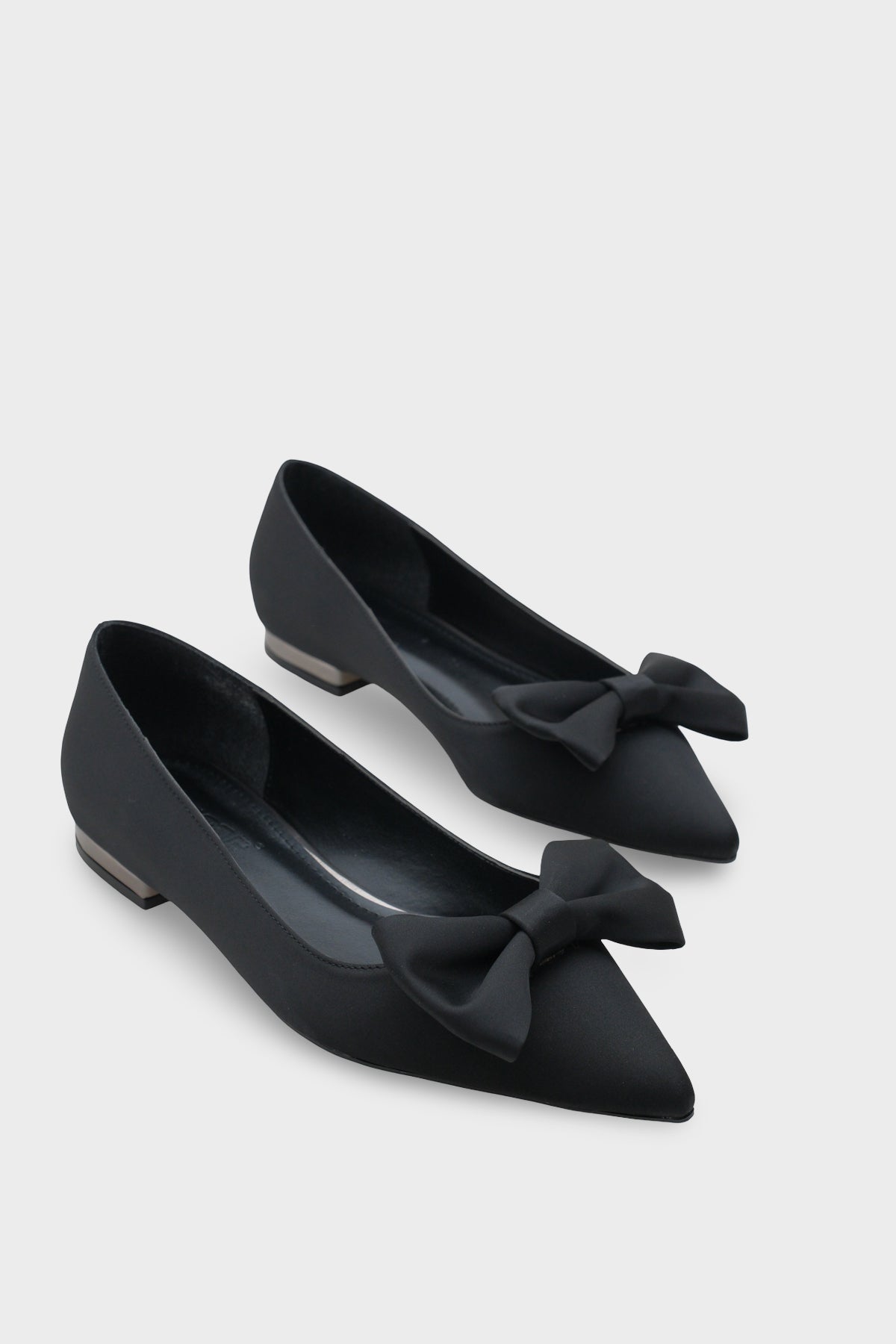 Zelma  Sivri Burunlu Kısa Topuklu Fiyonklu Saten Kadın Babet