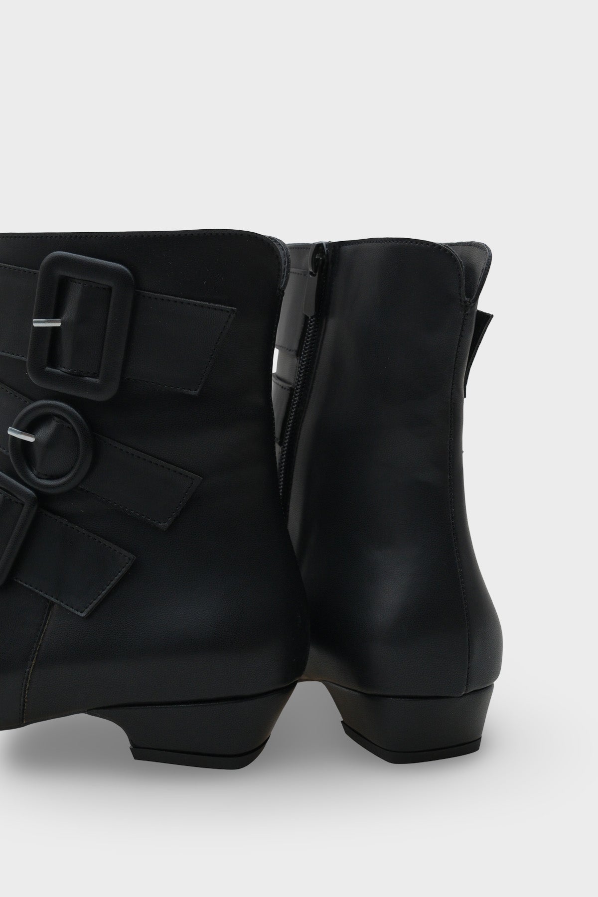 Shane  Kısa Topuklu Yandan Fermuarlı Tokalı Küt Burun Kadın Bot