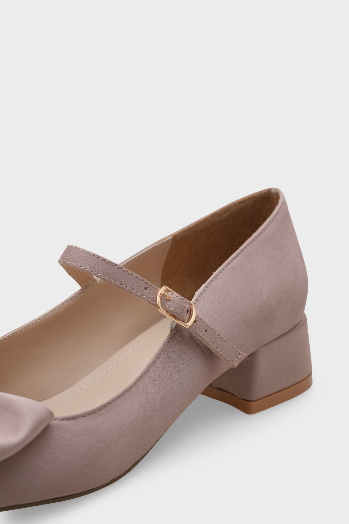 Susanna Kısa Topuklu Küt Burunlu Fiyonklu Mary Jane Saten Kadın Ayakkabı